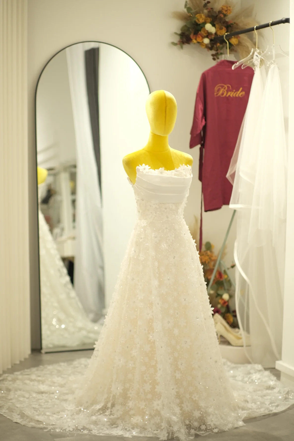 Lux Fabric Full Lace with Beaded Size S Wedding Gown | Ready-to-Wear - Image 5