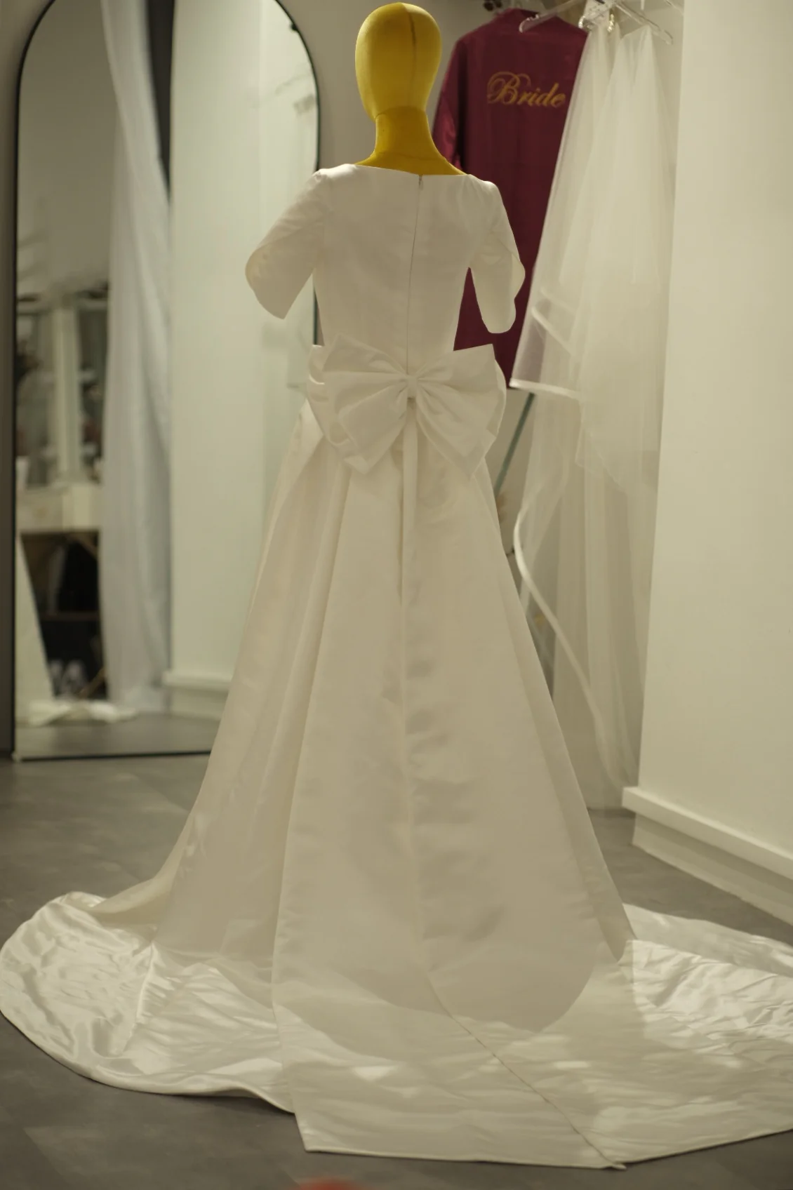 Lux Fabric Plain with Pleated Size S Wedding Gown | Ready-to-Wear - Image 3