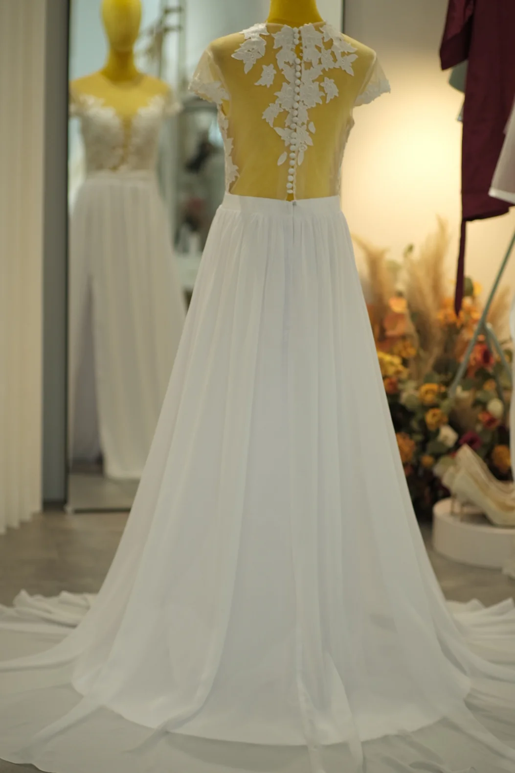 Standard Fabric Half Lace Size L Wedding Gown | Ready-to-Wear - Image 3
