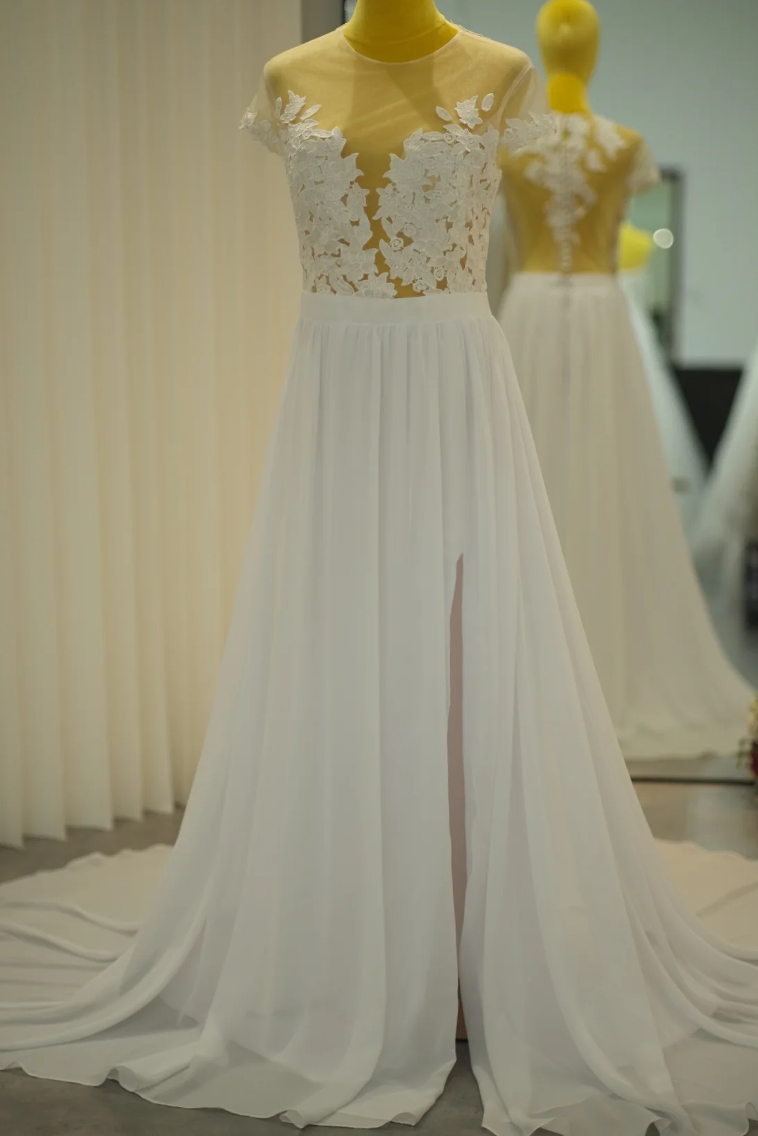 Standard Fabric Half Lace Size L Wedding Gown | Ready-to-Wear - Image 5