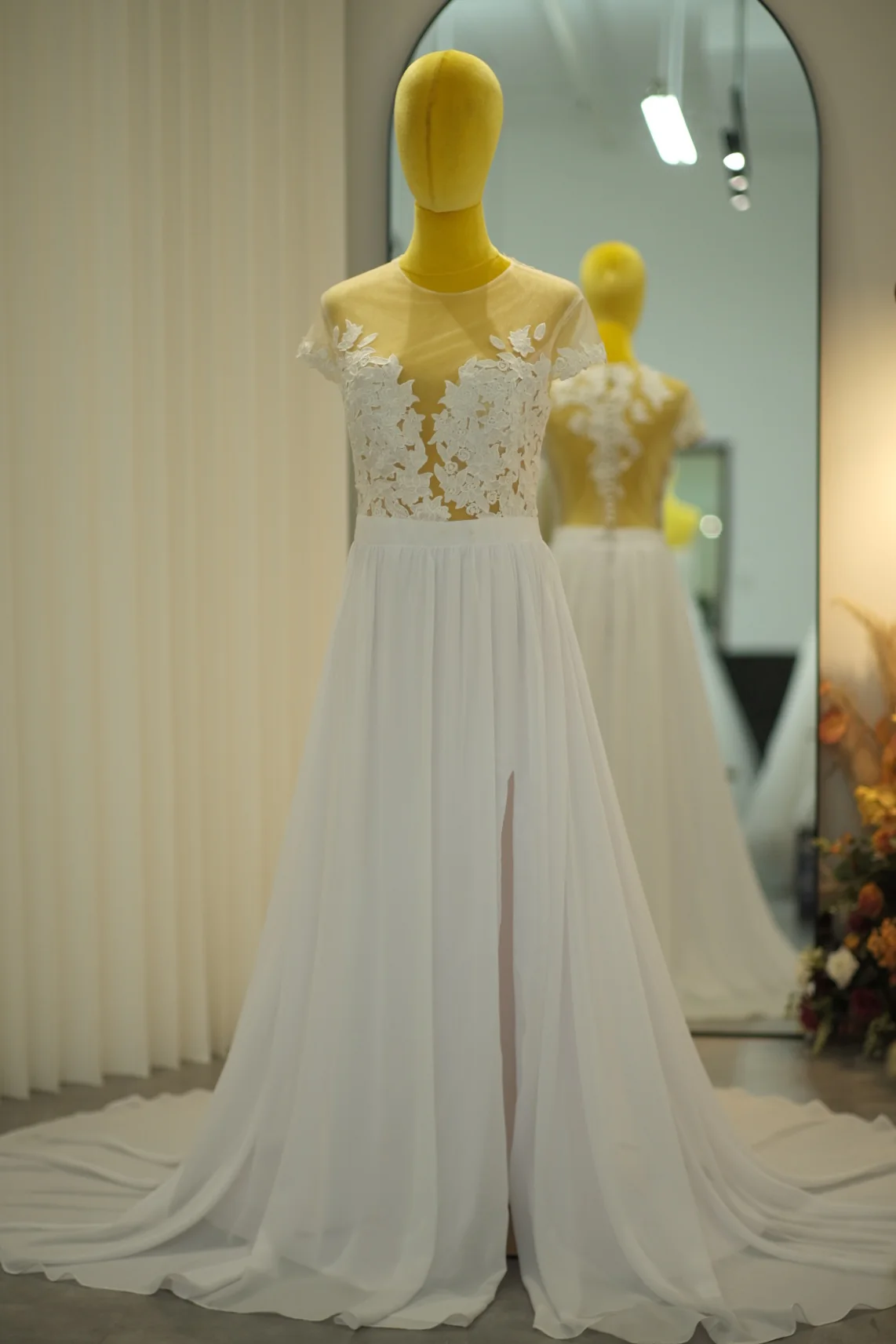 Standard Fabric Half Lace Size L Wedding Gown | Ready-to-Wear - Image 6
