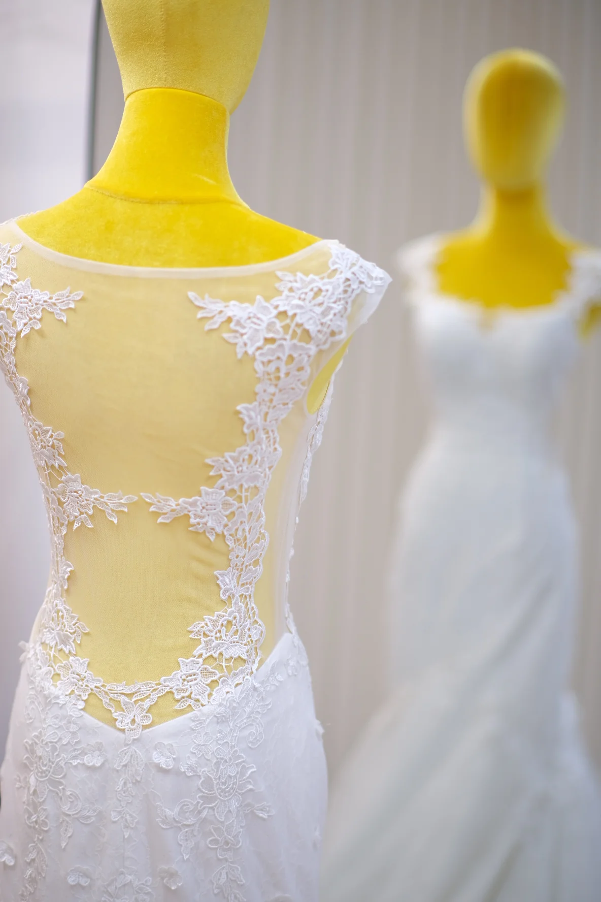 Lux Full Fabric Lace Wedding Gown Size S | Ready-to-Wear - Image 4