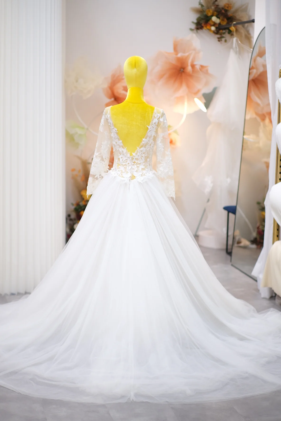 Luxury Half Lace Wedding Gown Size XS | Ready-to-Wear - Image 5