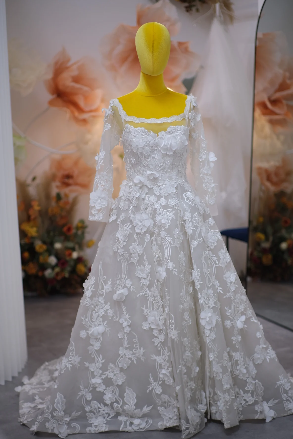 Luxury Full Lace with Beaded Wedding Gown Size M | Ready-to-Wear