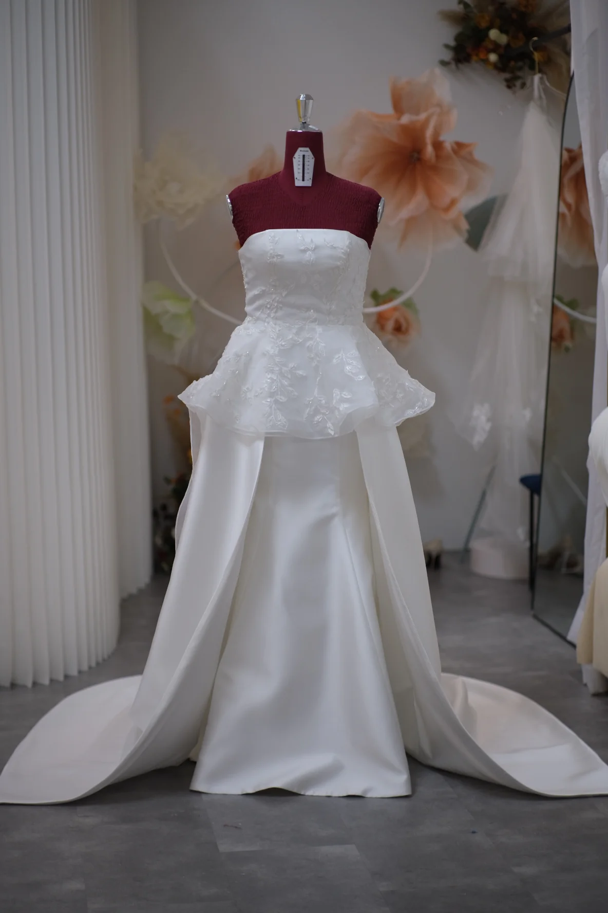 Luxury Half Lace Wedding Gown Size L | Ready-to-Wear