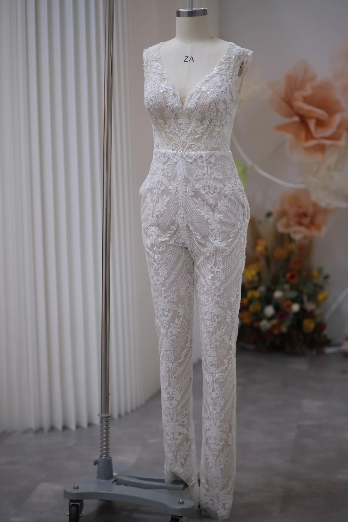Luxury Full Lace Wedding Gown Size S | Ready-to-Wear - Image 3