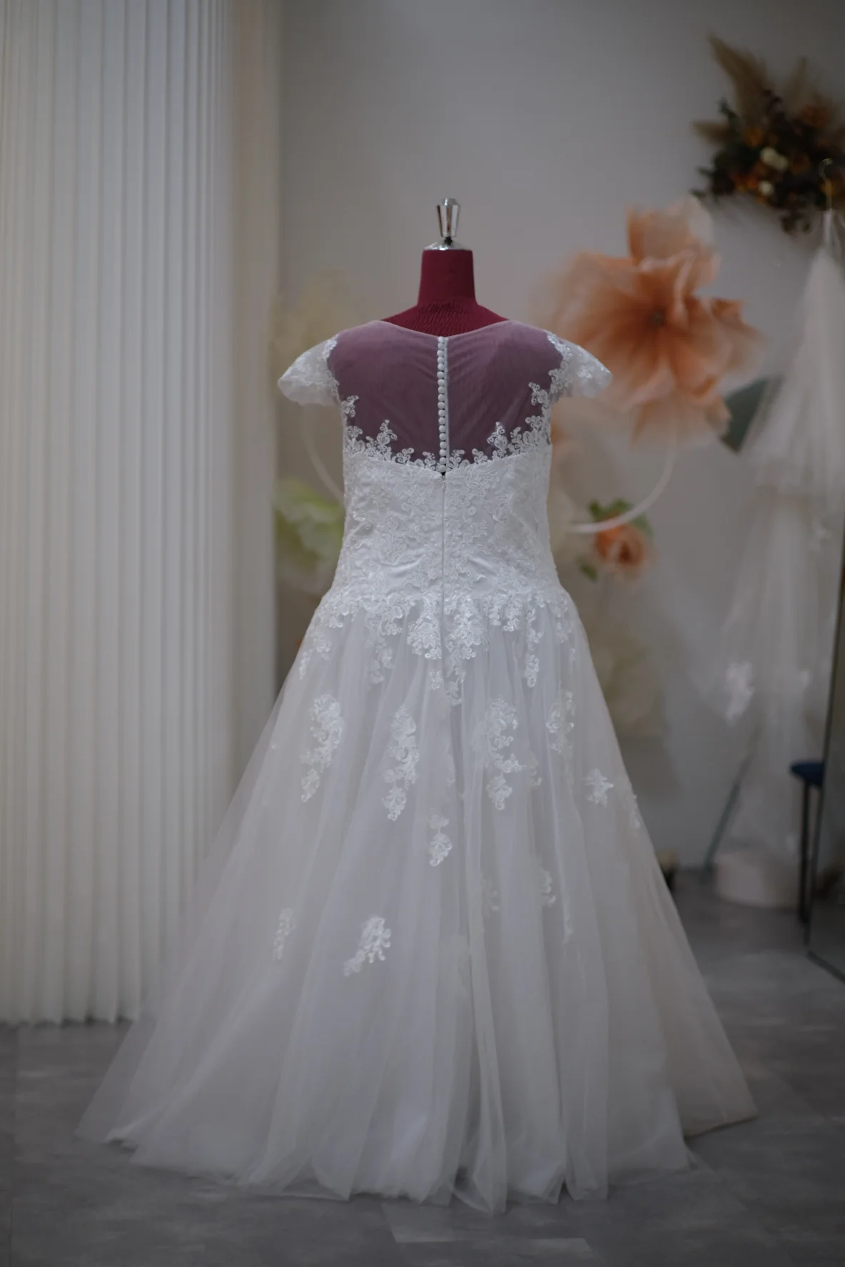 Half Lace Wedding Gown Bust 136 Waist 124 | Ready-to-Wear - Image 3
