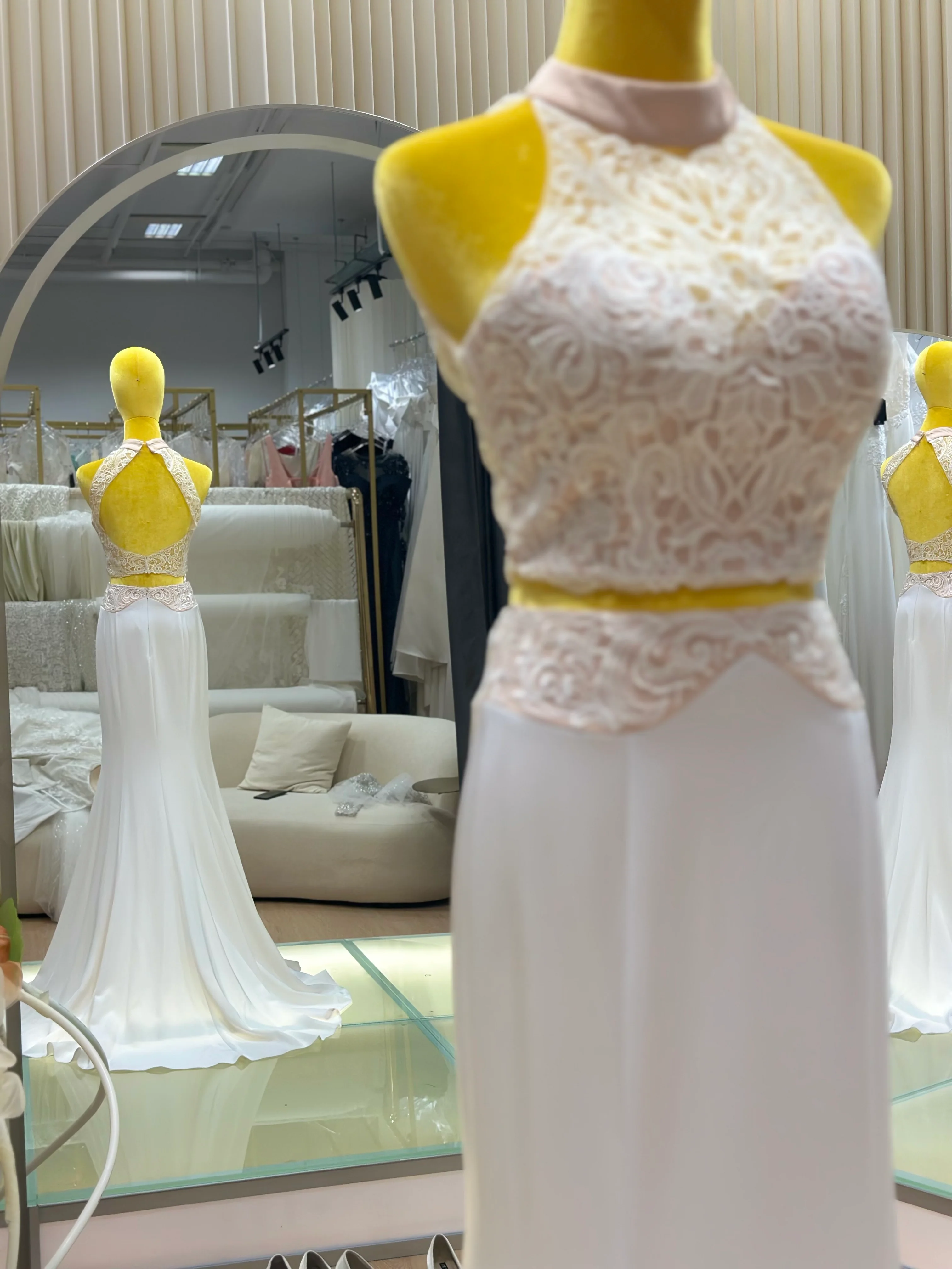 Premium Half Lace Wedding Gown Size M Bust 84 | Ready-to-Wear - Image 3