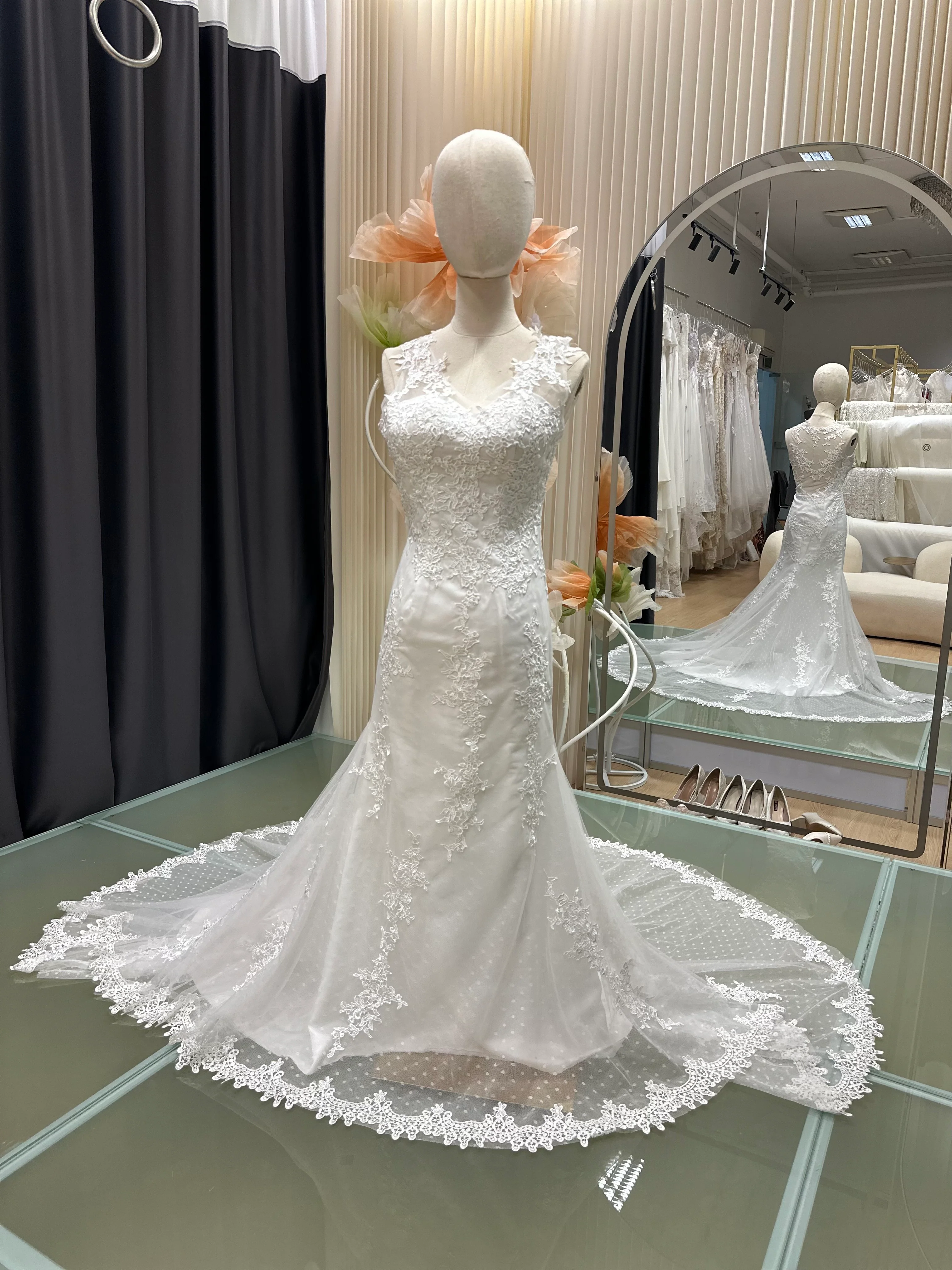 Premium Full Lace Wedding Gown Size XS Bust 78 | Ready-to-Wear - Image 2