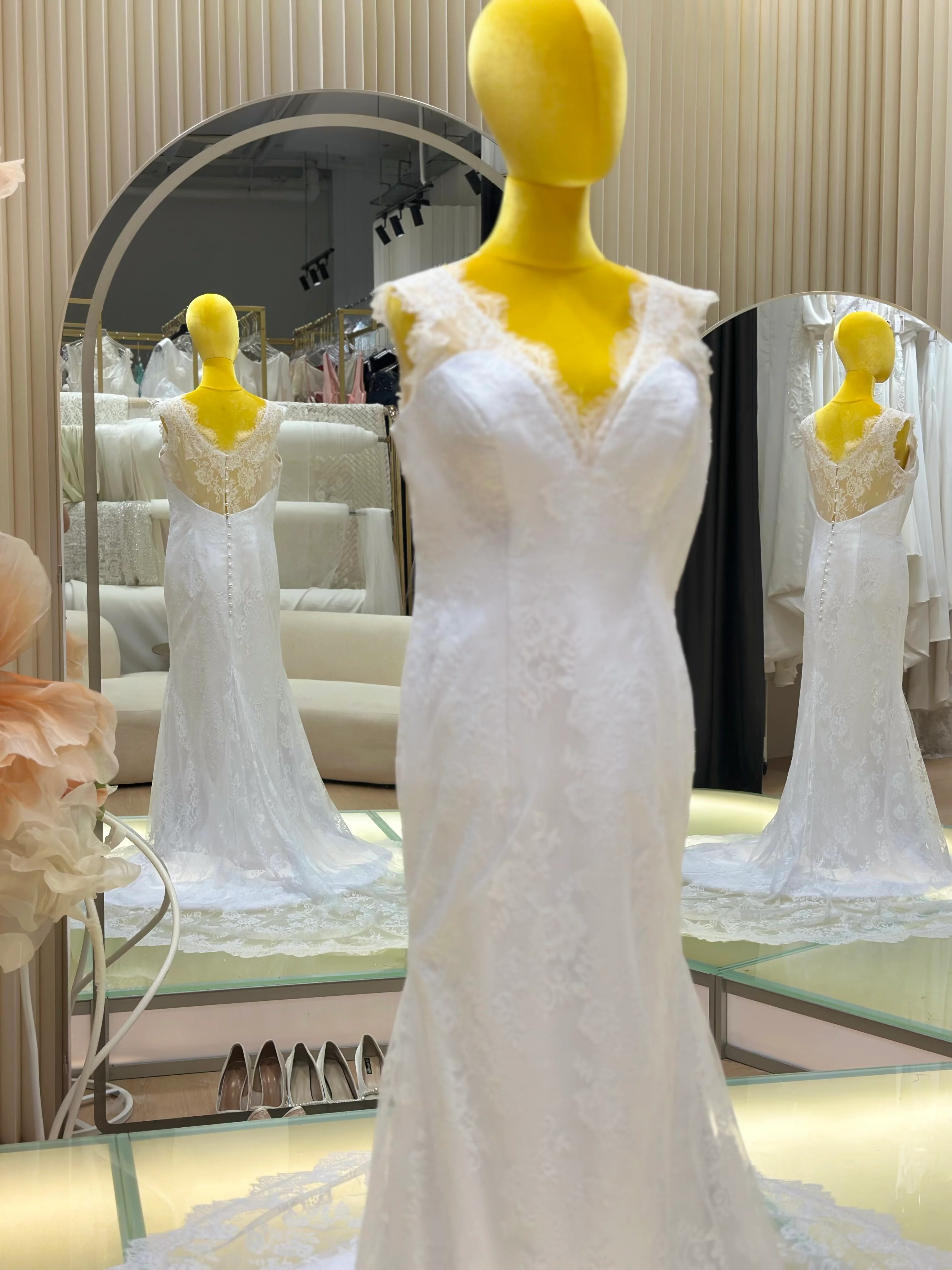 Full Lace Wedding Gown Size 4XL Bust 107 | Ready-to-Wear - Image 4