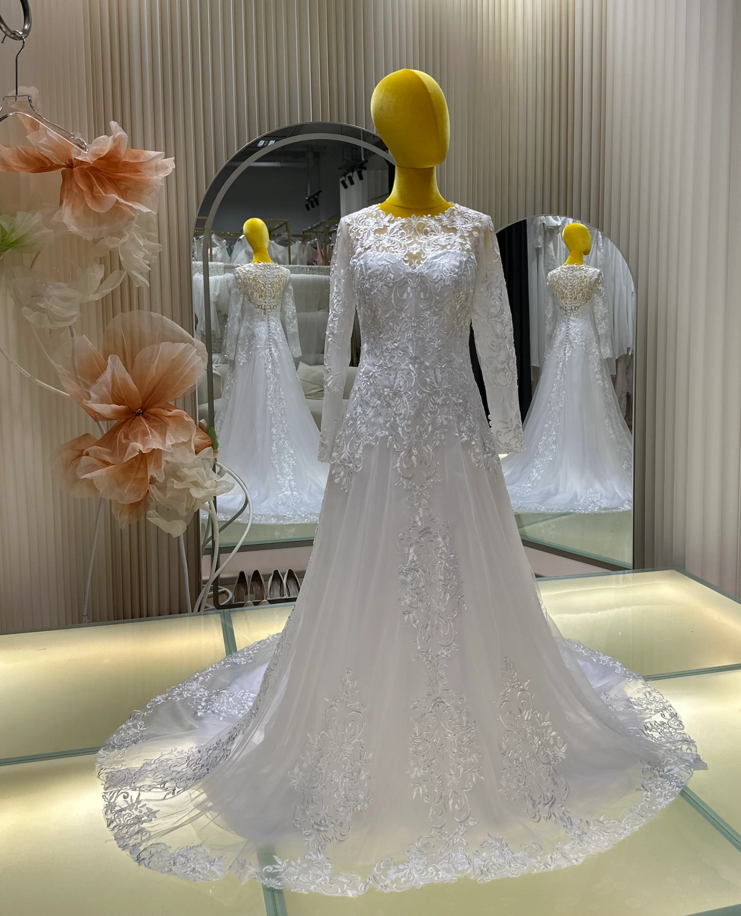 Full Lace Wedding Gown Size 3XL Bust 97 | Ready-to-Wear - Image 2