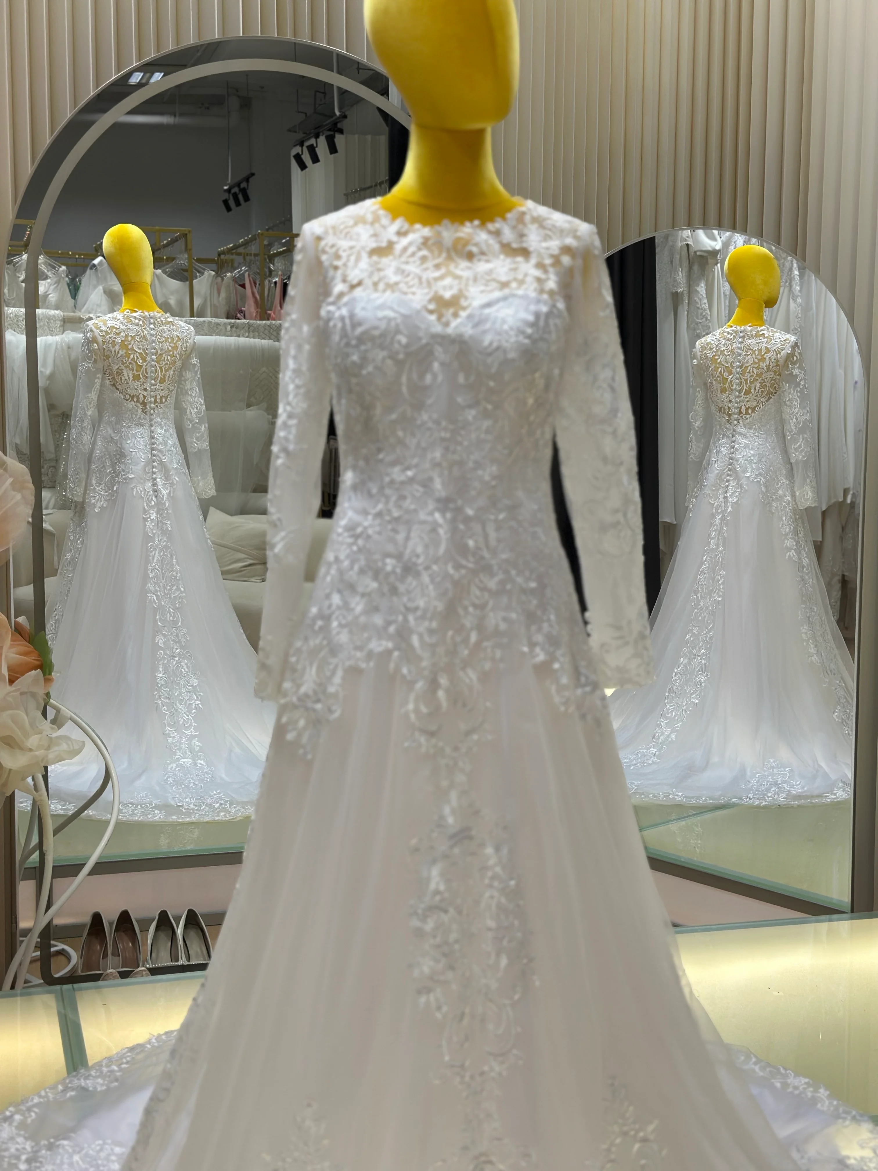 Full Lace Wedding Gown Size 3XL Bust 97 | Ready-to-Wear - Image 4