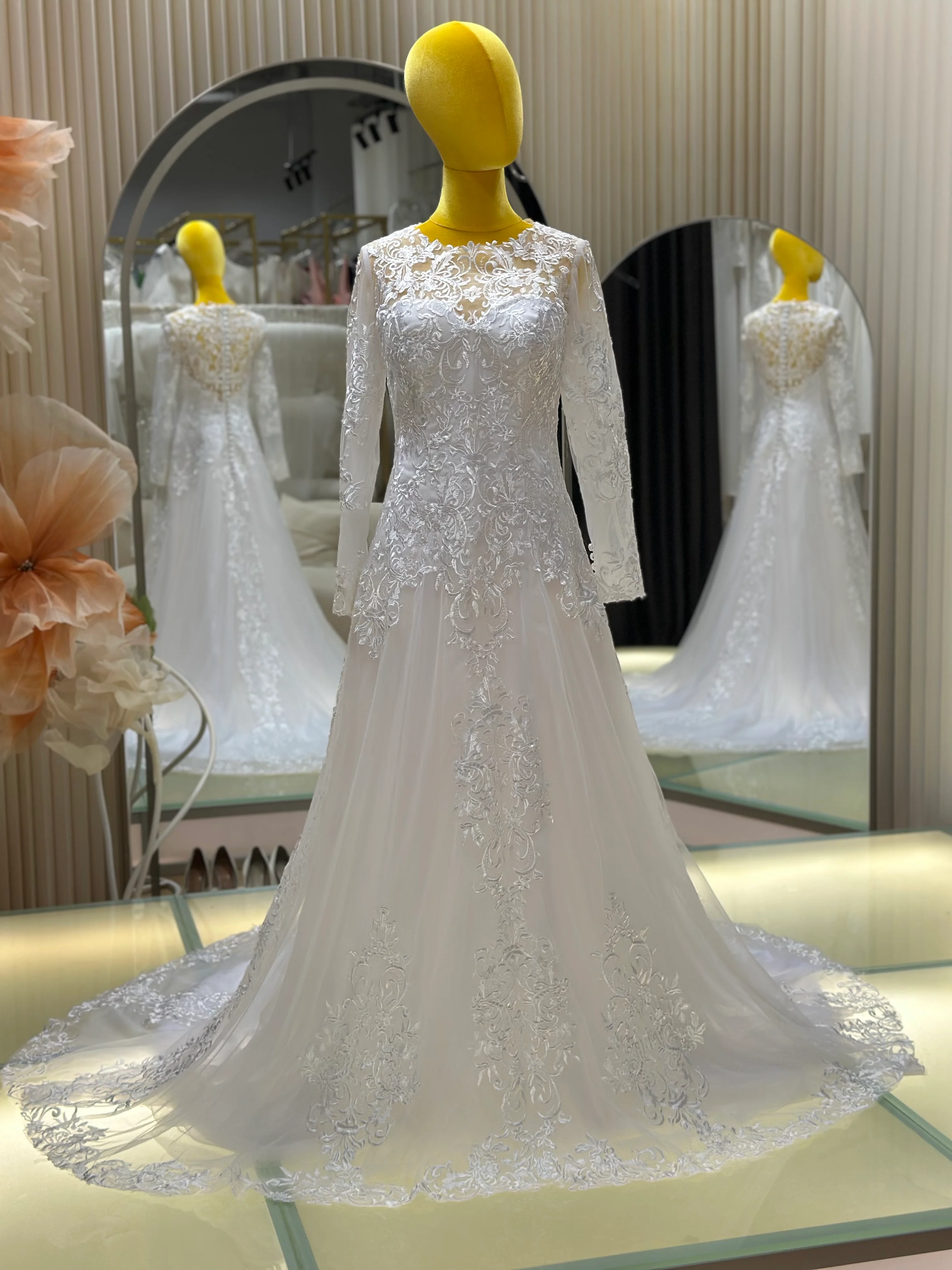Full Lace Wedding Gown Size 3XL Bust 97 | Ready-to-Wear - Image 5