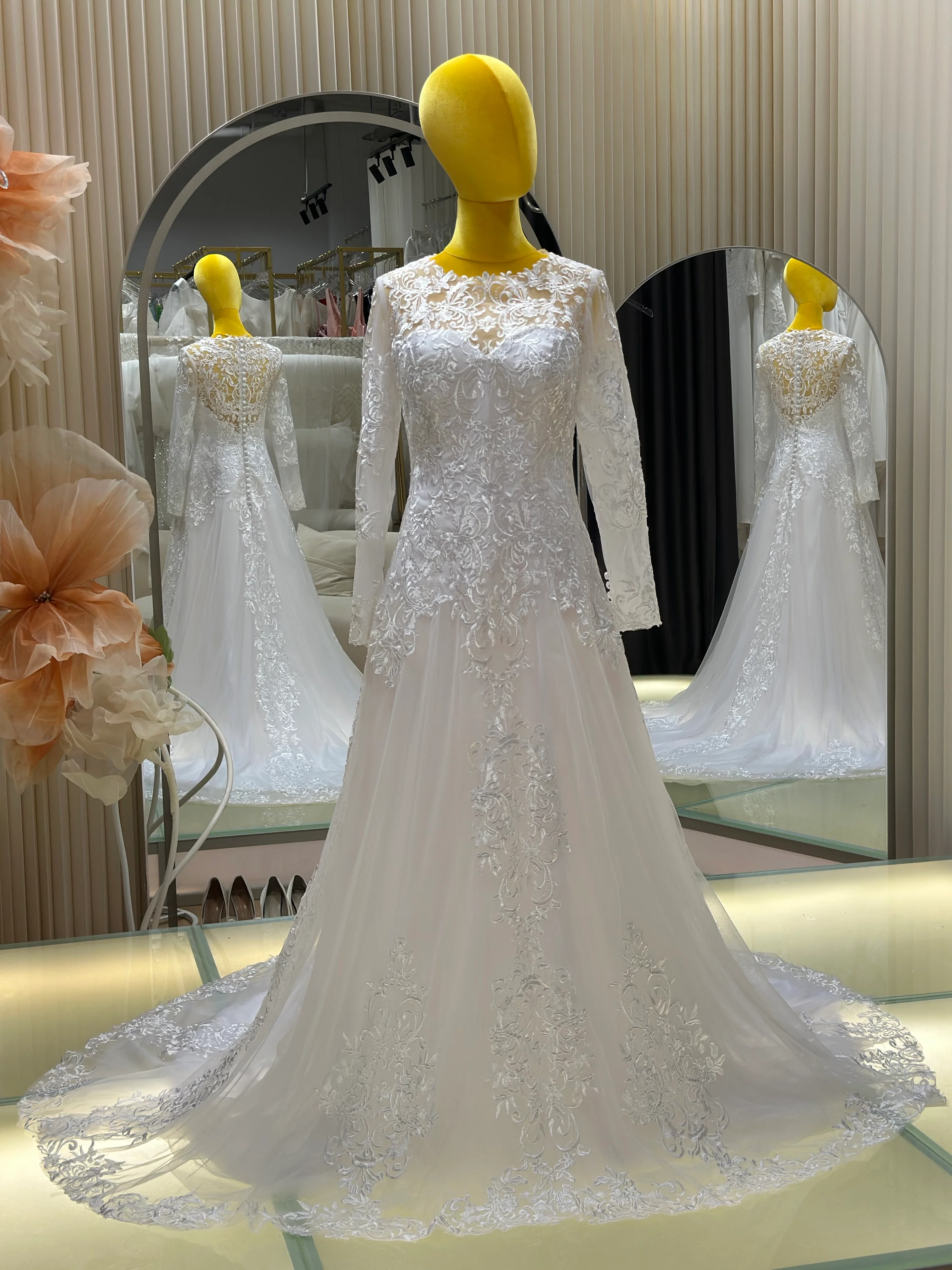 Full Lace Wedding Gown Size 3XL Bust 97 | Ready-to-Wear - Image 6