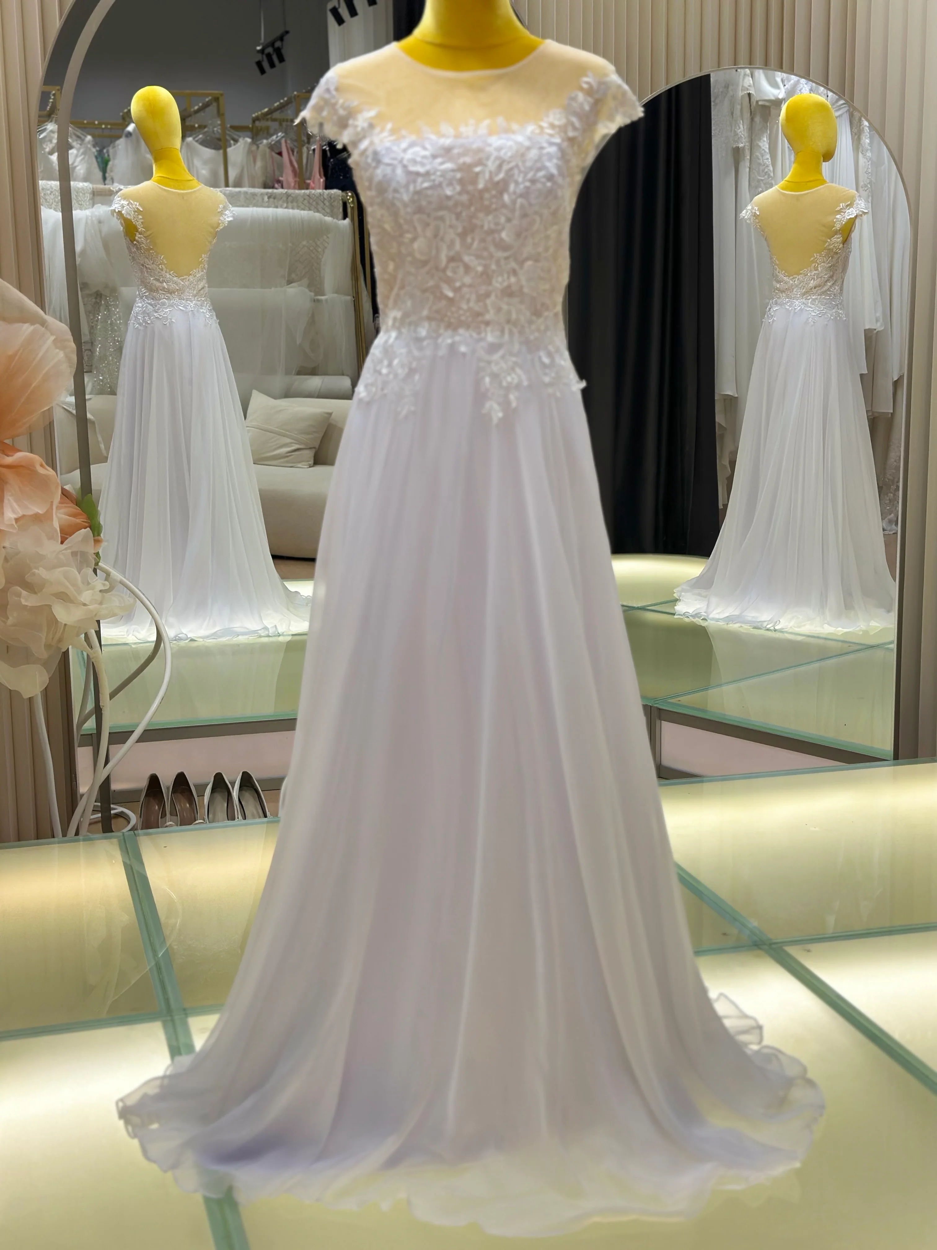 Half-Lace Wedding Gown Size L Bust 89 | Ready-to-Wear - Image 4
