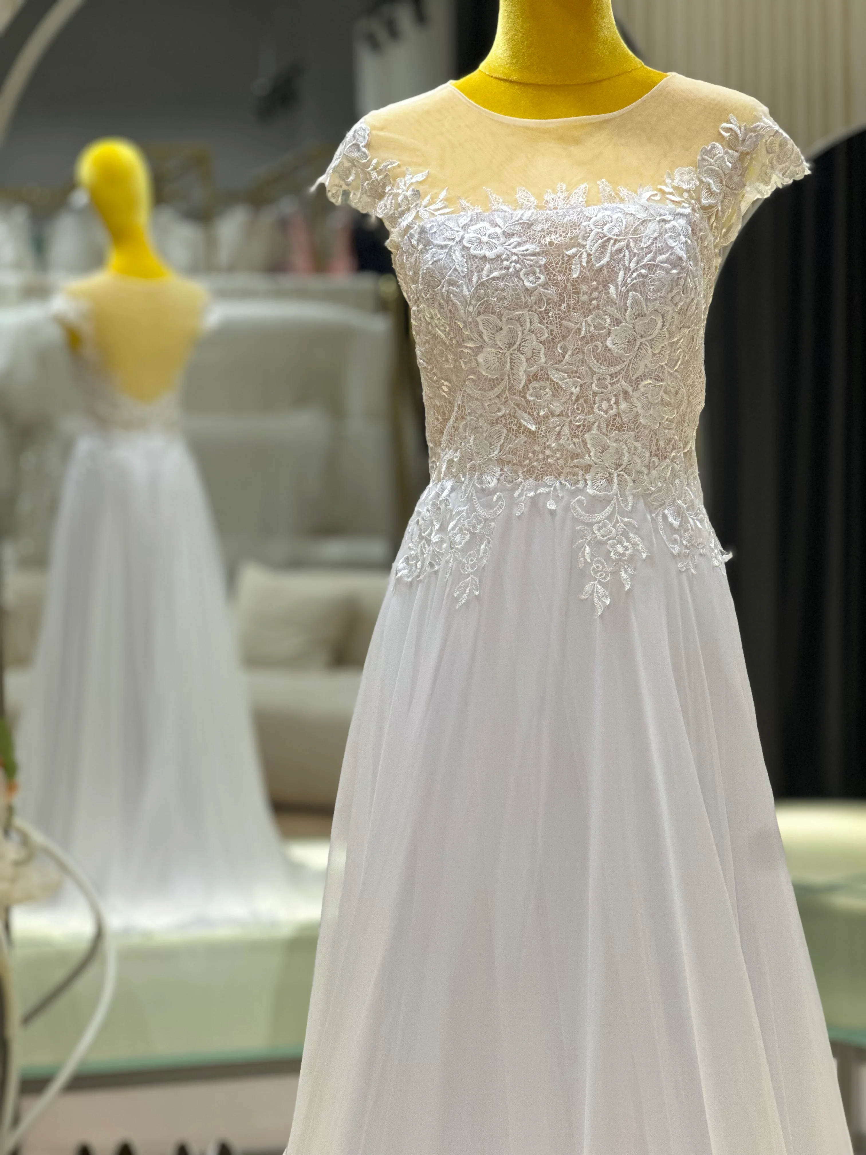 Half-Lace Wedding Gown Size L Bust 89 | Ready-to-Wear - Image 5