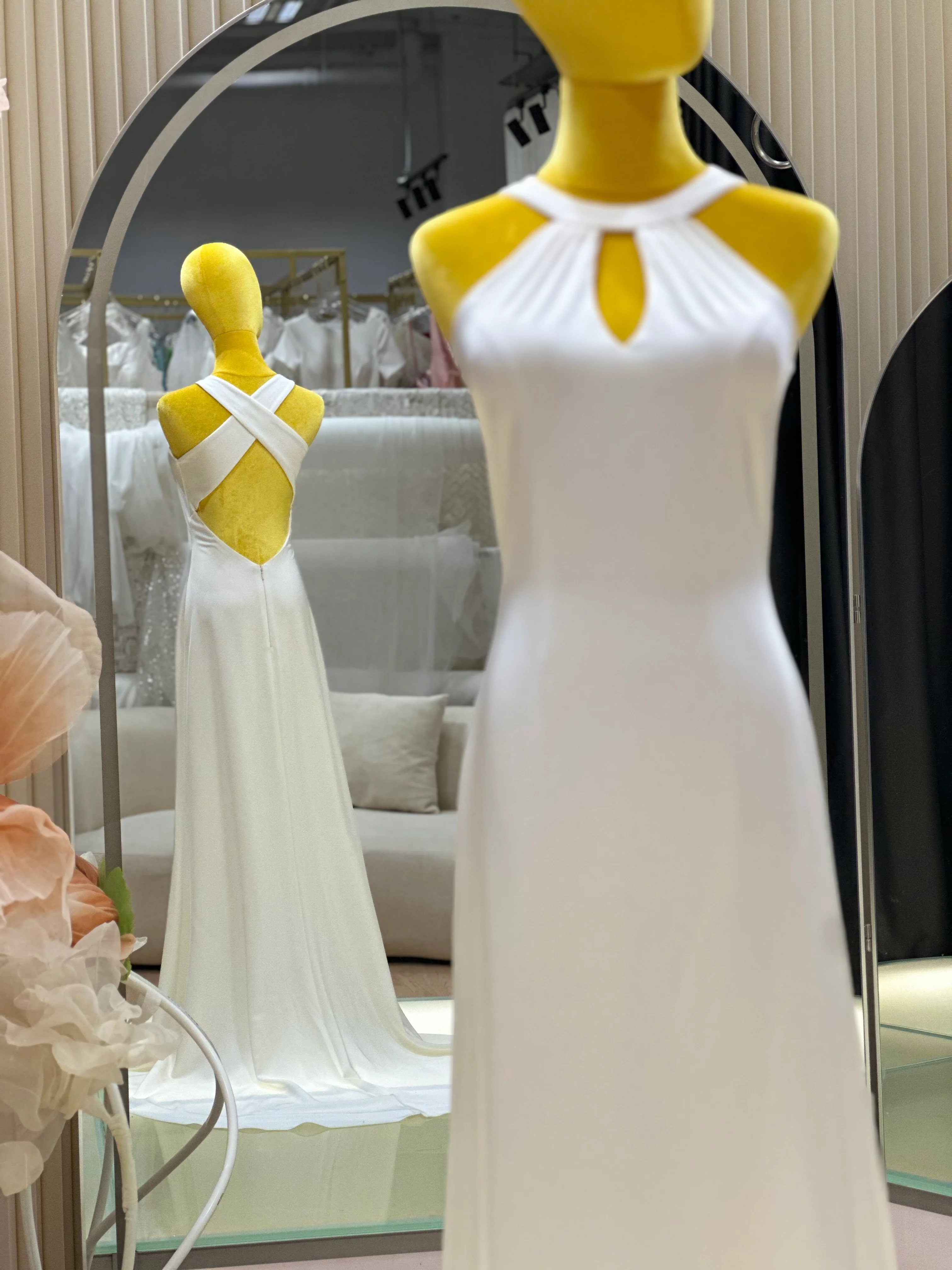 Pleated Plain Wedding Gown Size M Bust 85 | Ready-to-Wear - Image 6