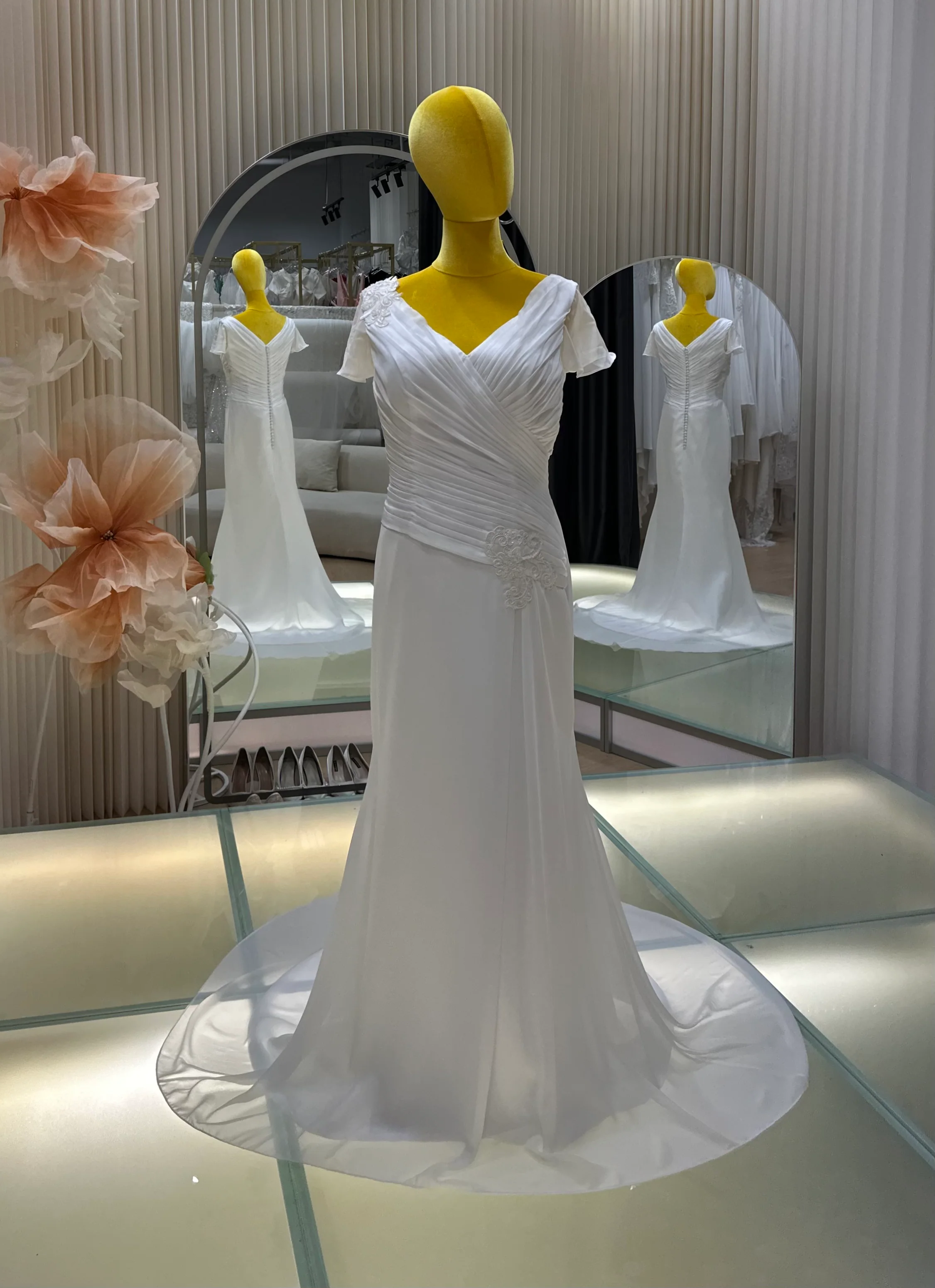 Pleated Plain Wedding Gown Size 3XL Bust 99 | Ready-to-Wear - Image 2
