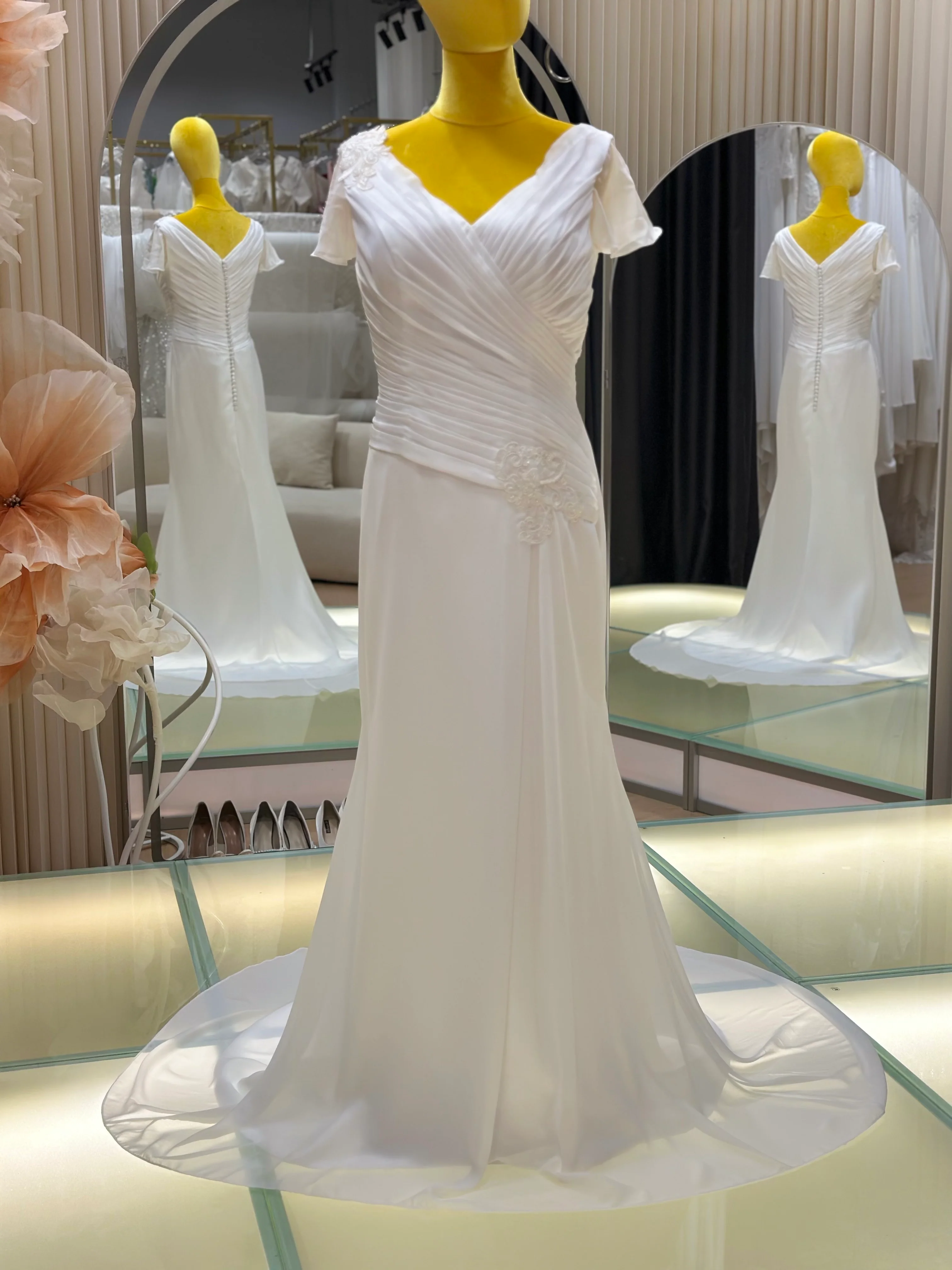 Pleated Plain Wedding Gown Size 3XL Bust 99 | Ready-to-Wear - Image 4