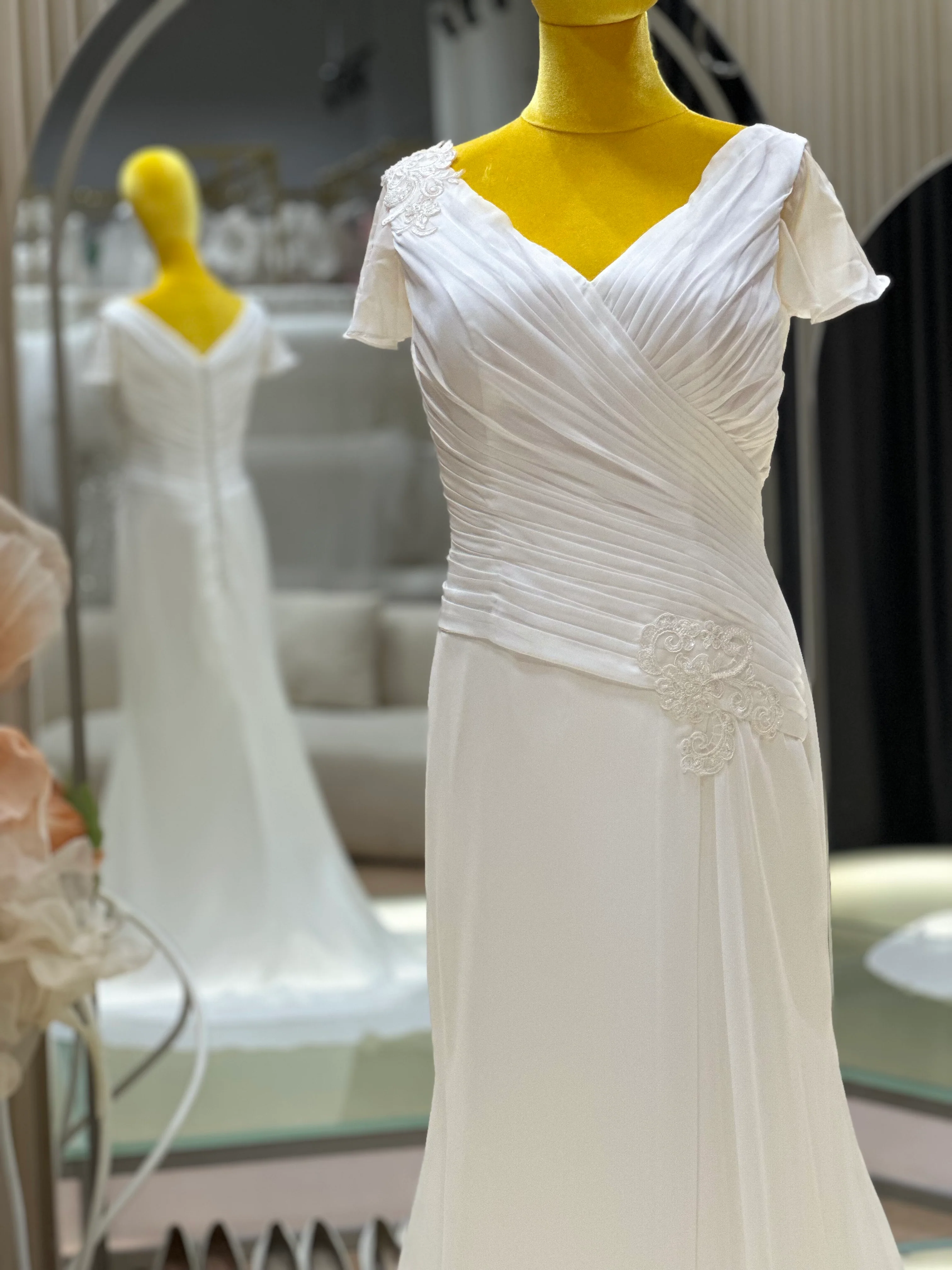 Pleated Plain Wedding Gown Size 3XL Bust 99 | Ready-to-Wear - Image 5
