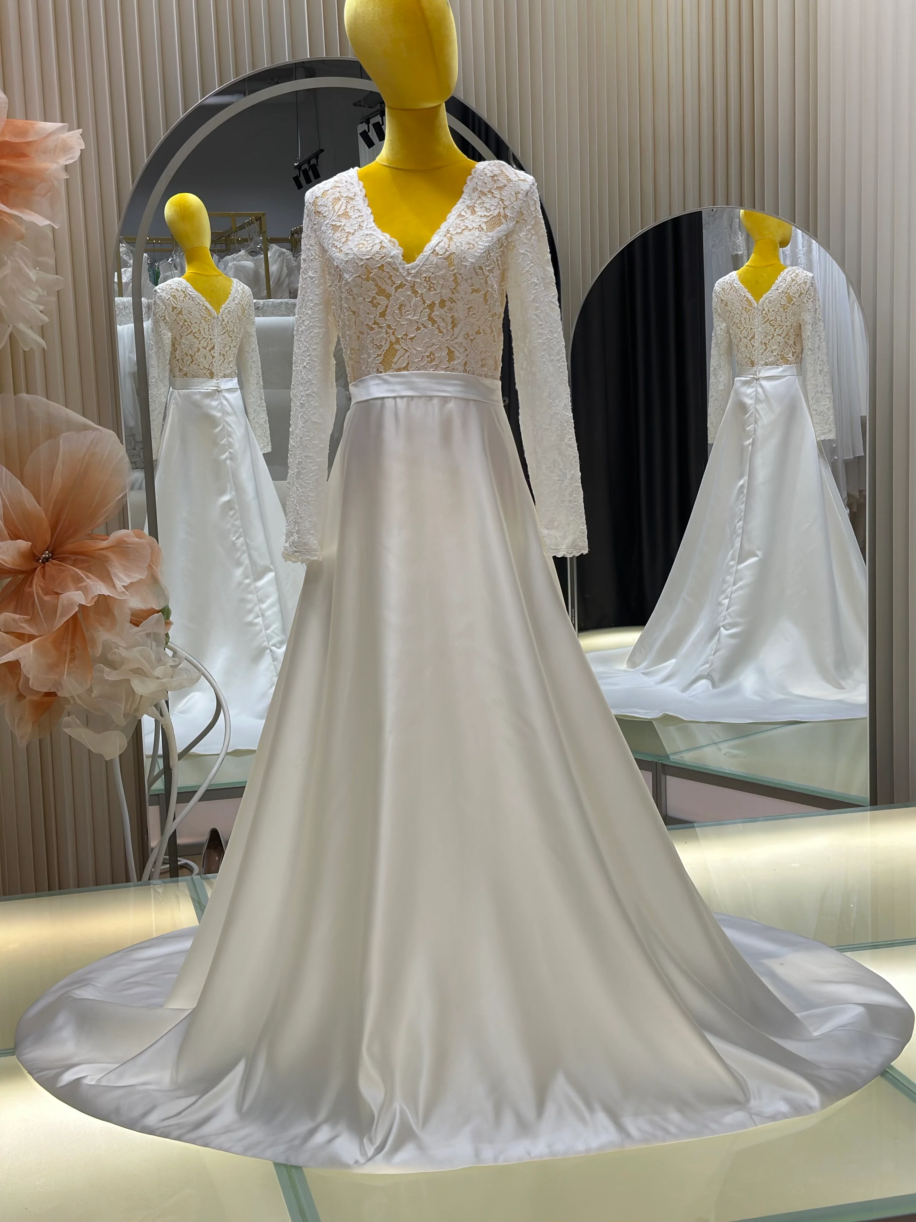 Half-Lace Wedding Gown Size XL Bust 96 | Ready-to-Wear - Image 4