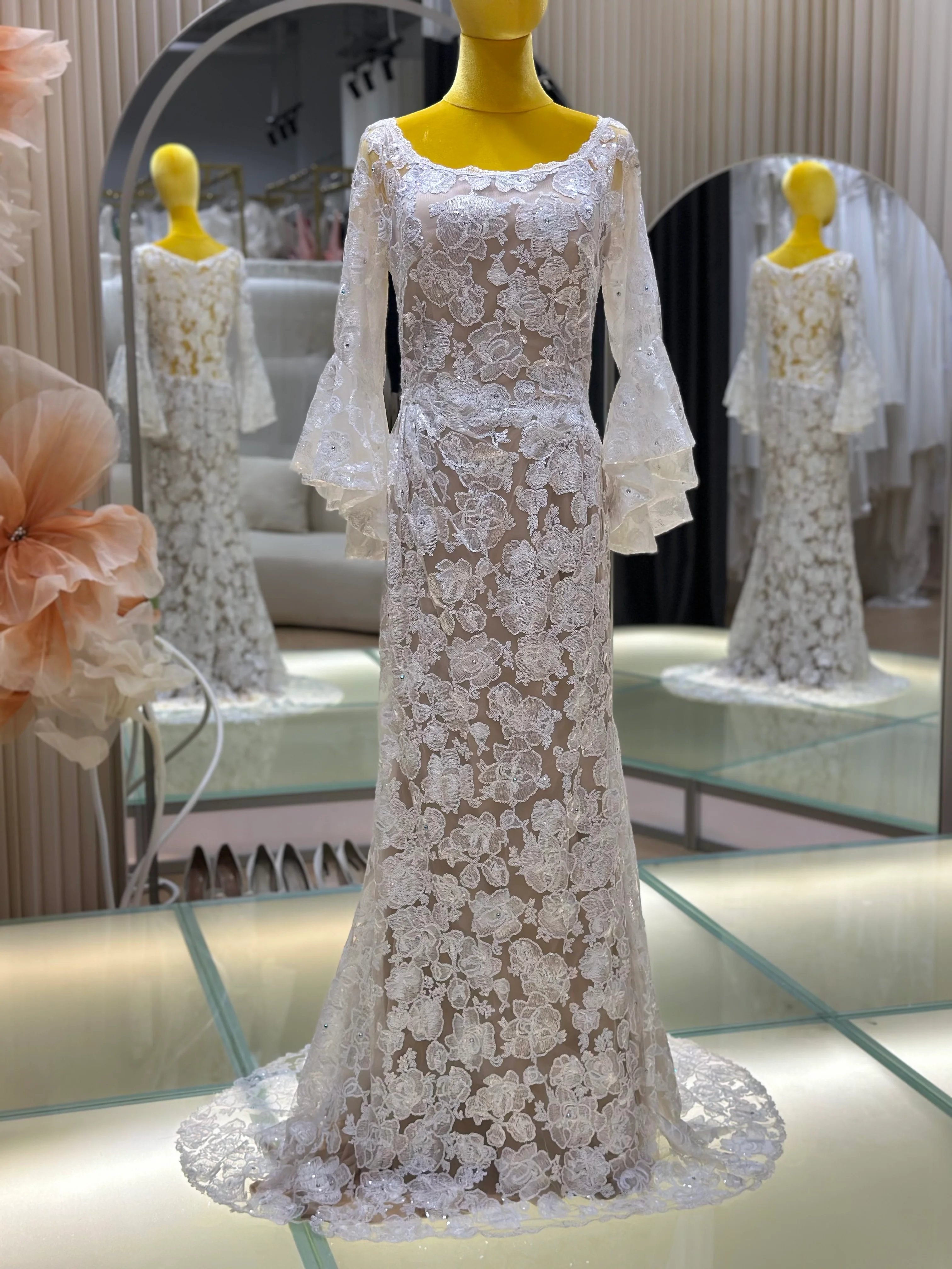 Premium Full Lace Wedding Gown Size 4XL Bust 102 | Ready-to-Wear - Image 3
