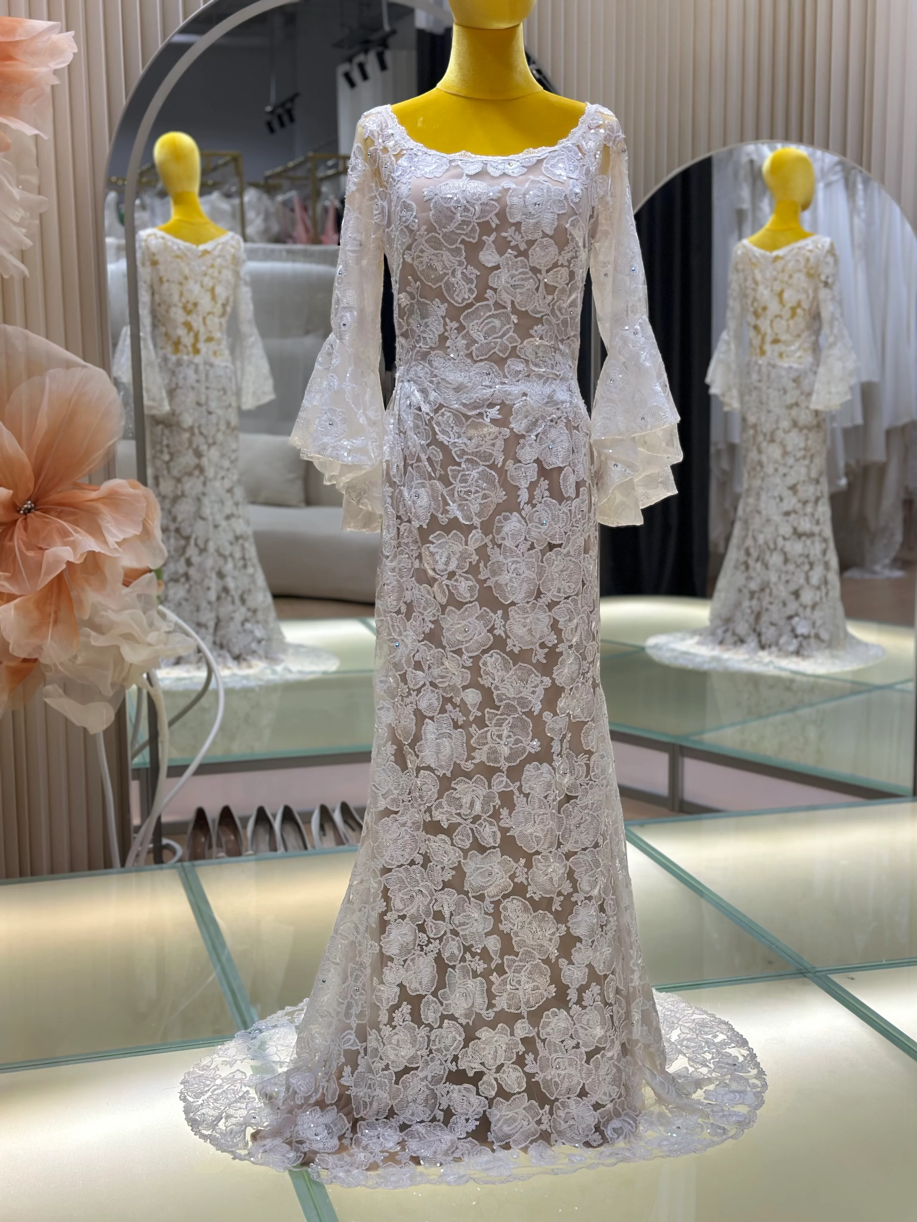 Premium Full Lace Wedding Gown Size 4XL Bust 102 | Ready-to-Wear - Image 4