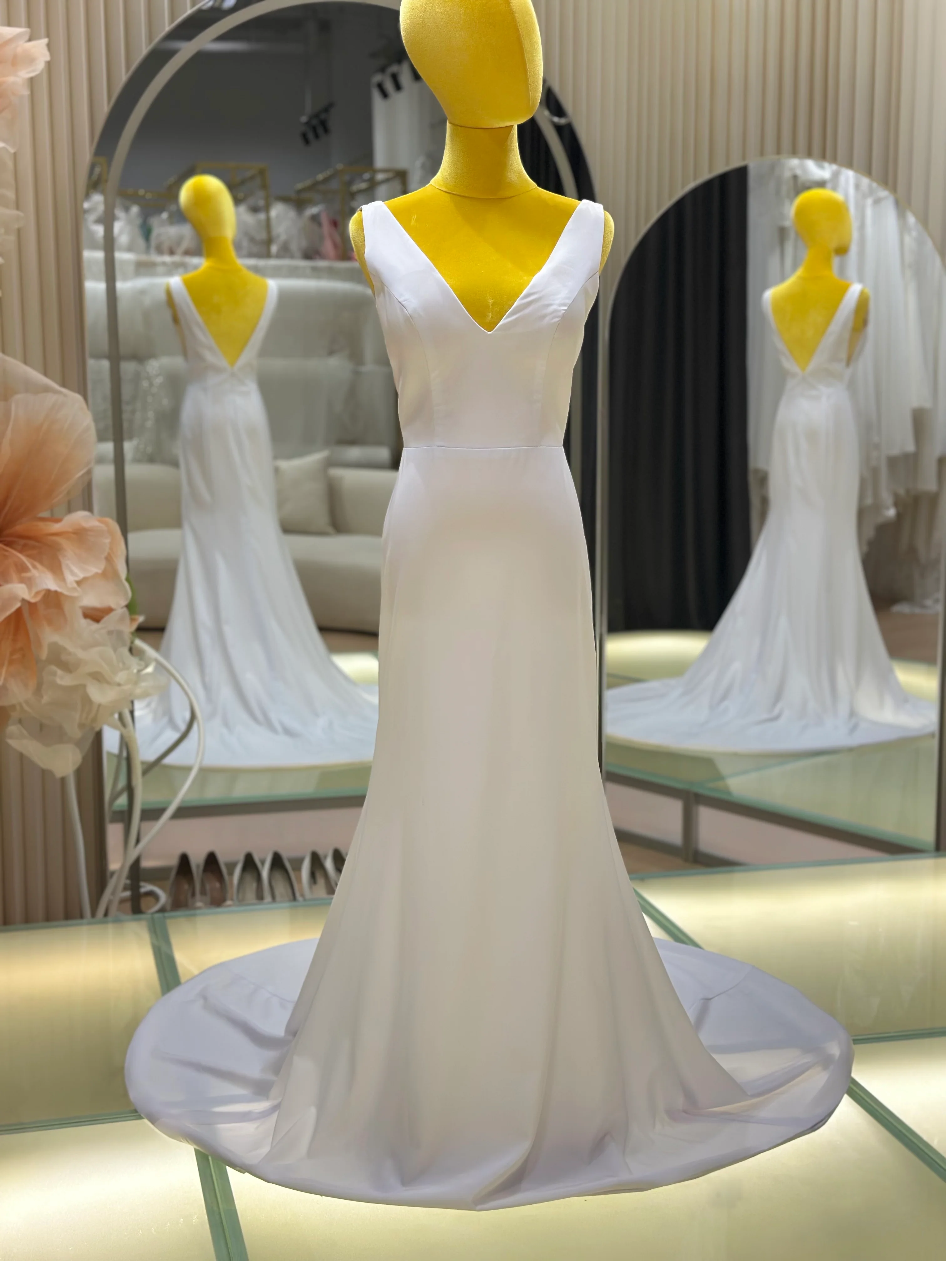 Plain Long Wedding Gown Size L Bust. 87 |Ready-to-Wear - Image 3
