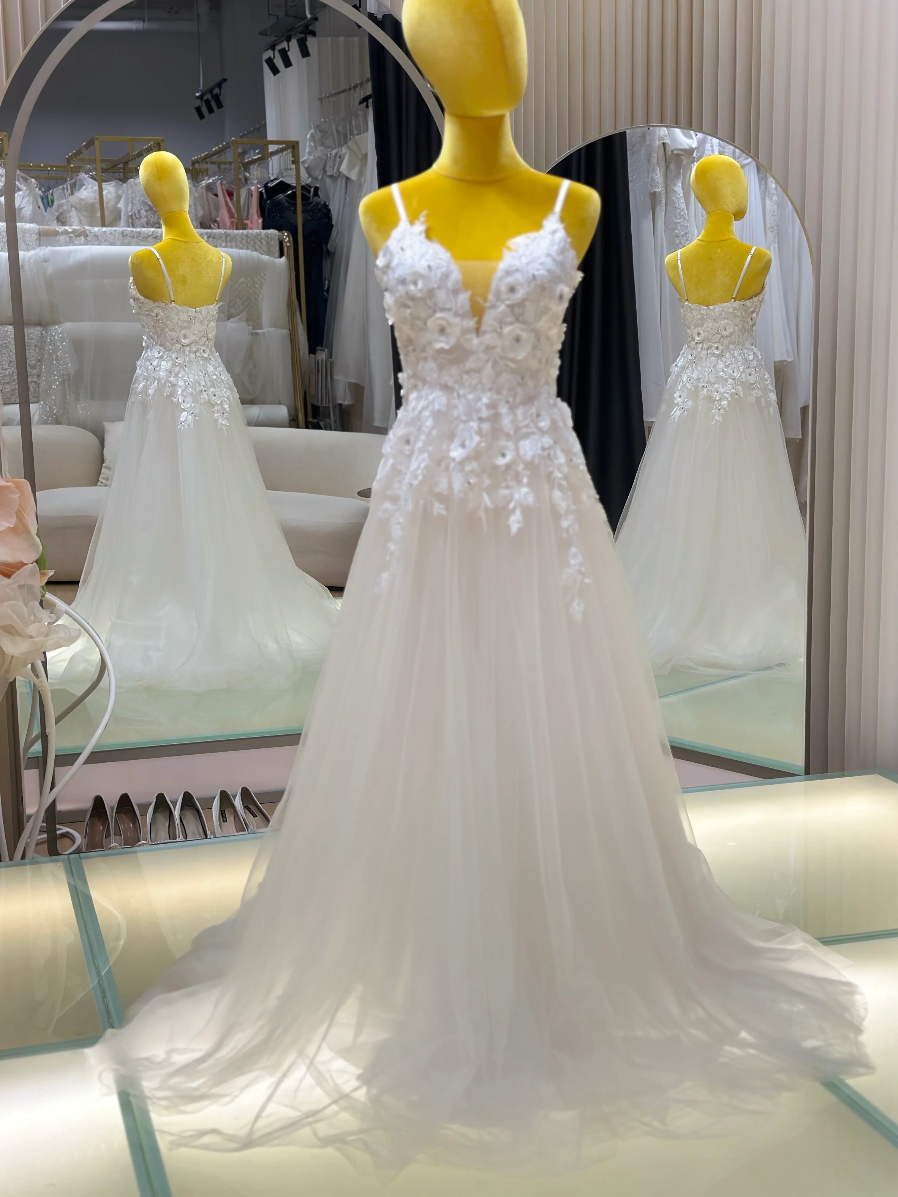 Beaded Half-Lace Wedding Gown. SizeM Bust 85 | Ready-to-Wear - Image 4