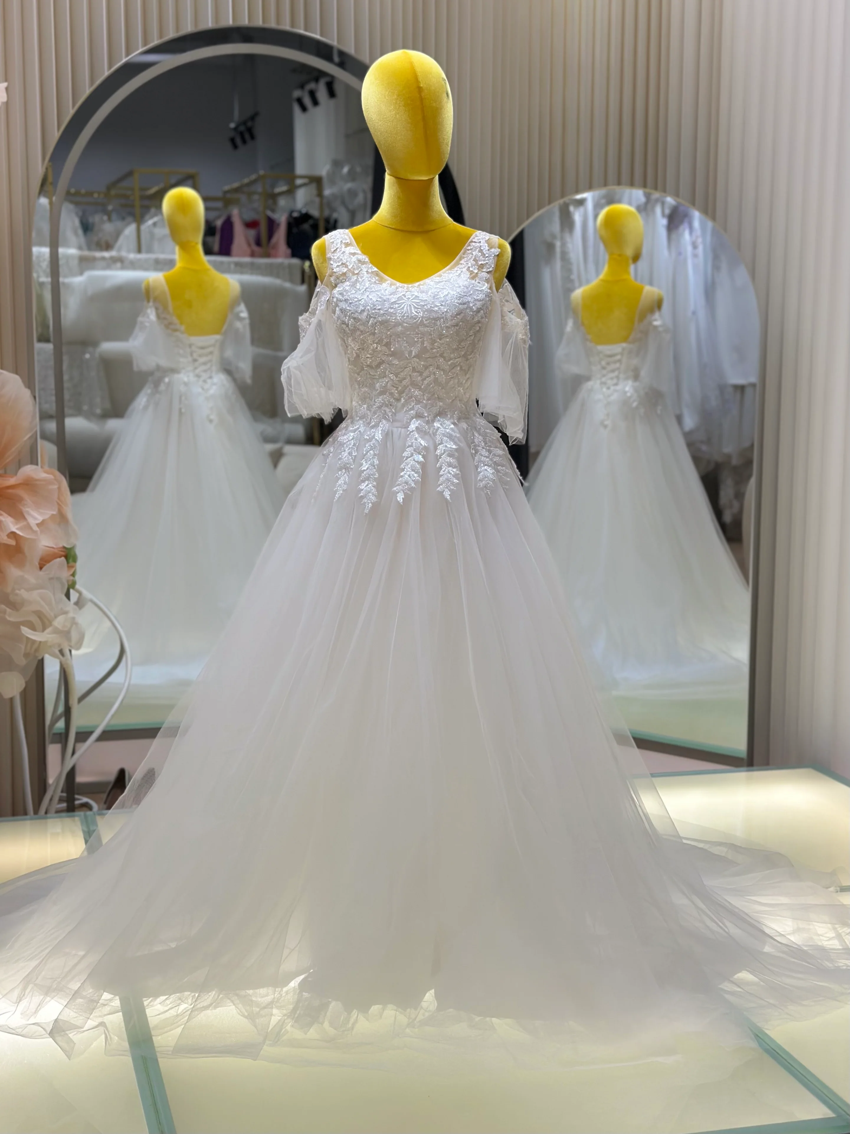 Beaded Half-Lace Wedding Gown Size M-XL | Ready-to-Wear