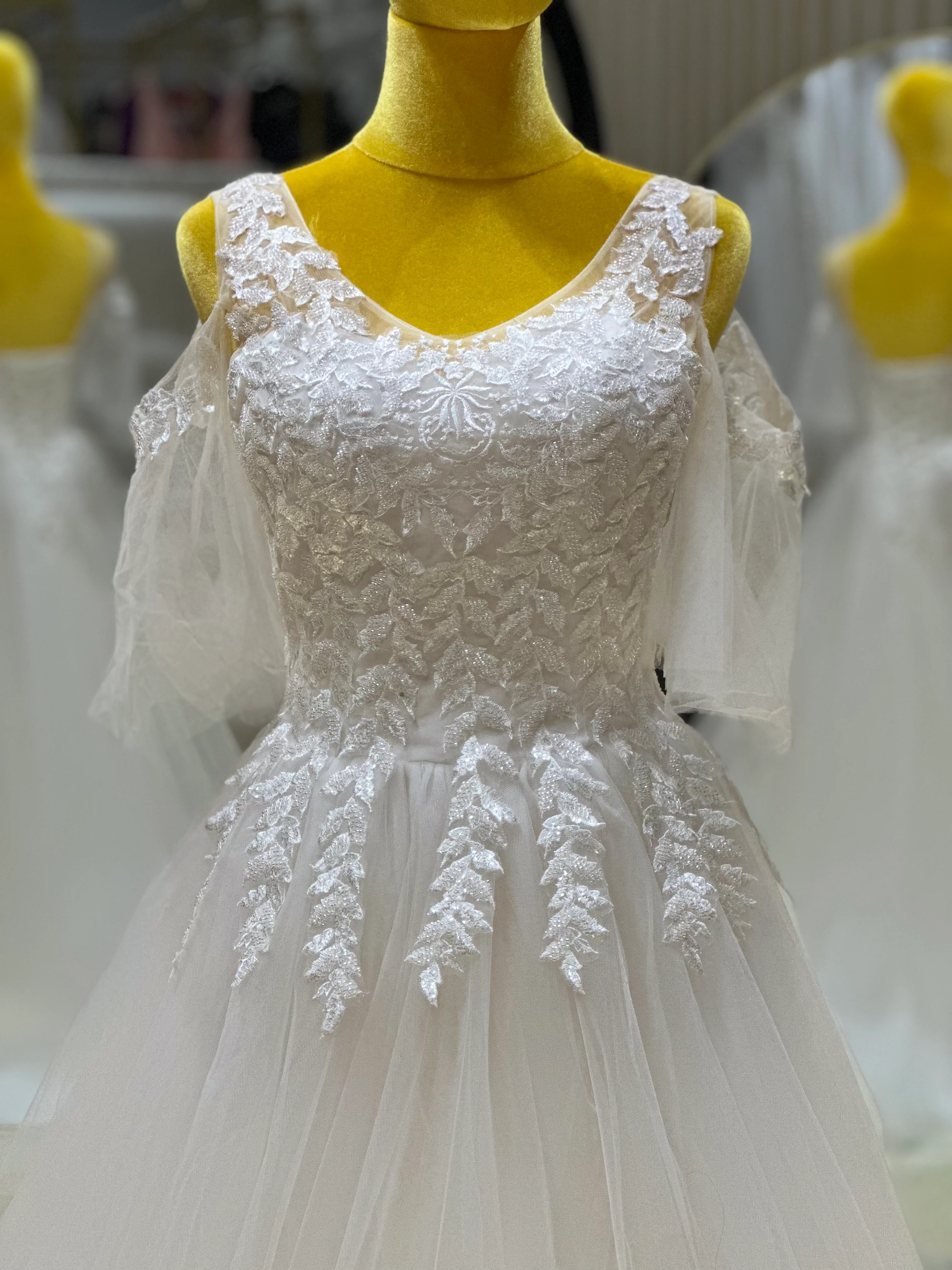 Beaded Half-Lace Wedding Gown Size M-XL | Ready-to-Wear - Image 5