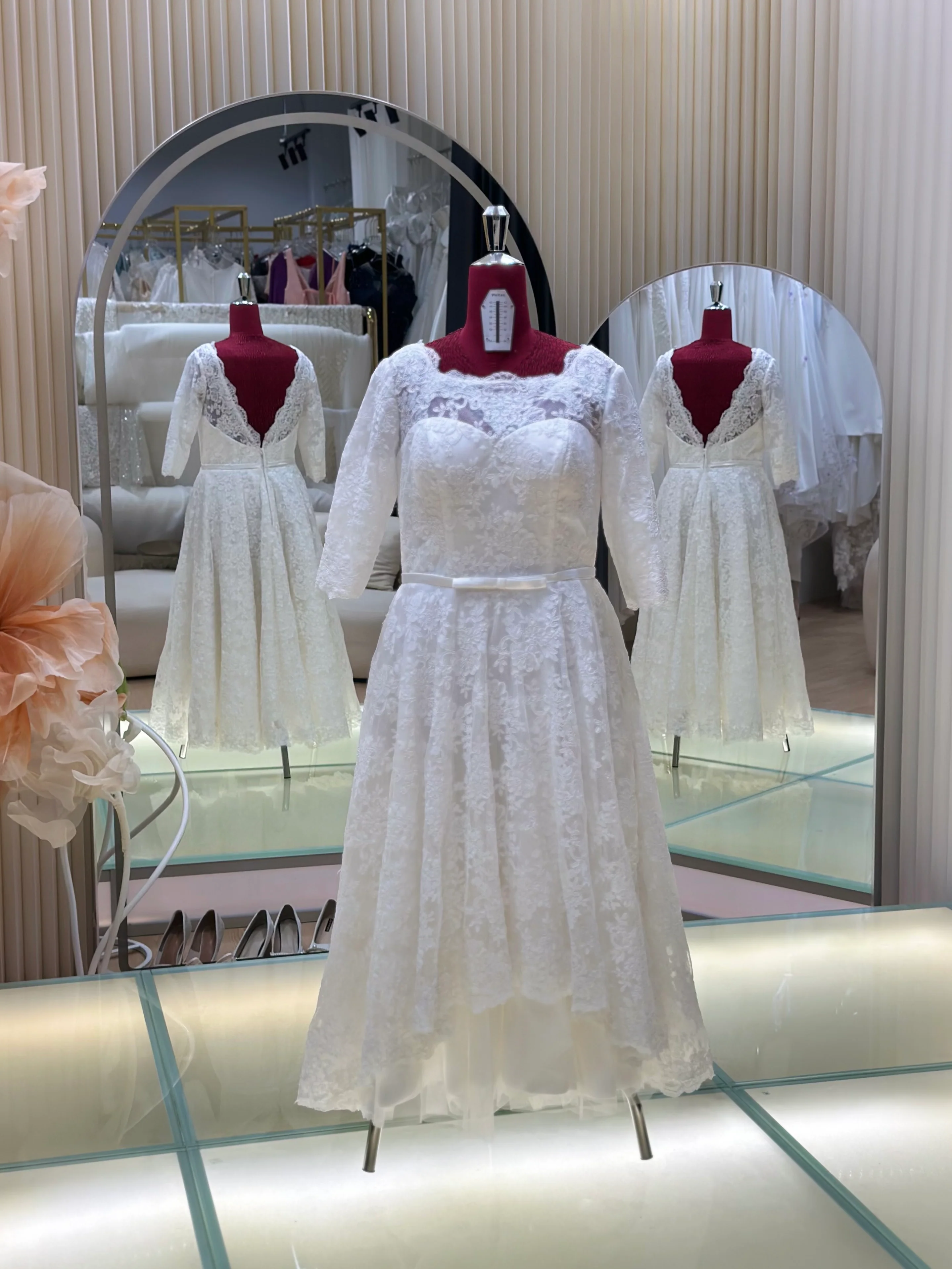 Full Lace Wedding Gown Size 4XL Bust 106 | Ready-to-Wear - Image 2