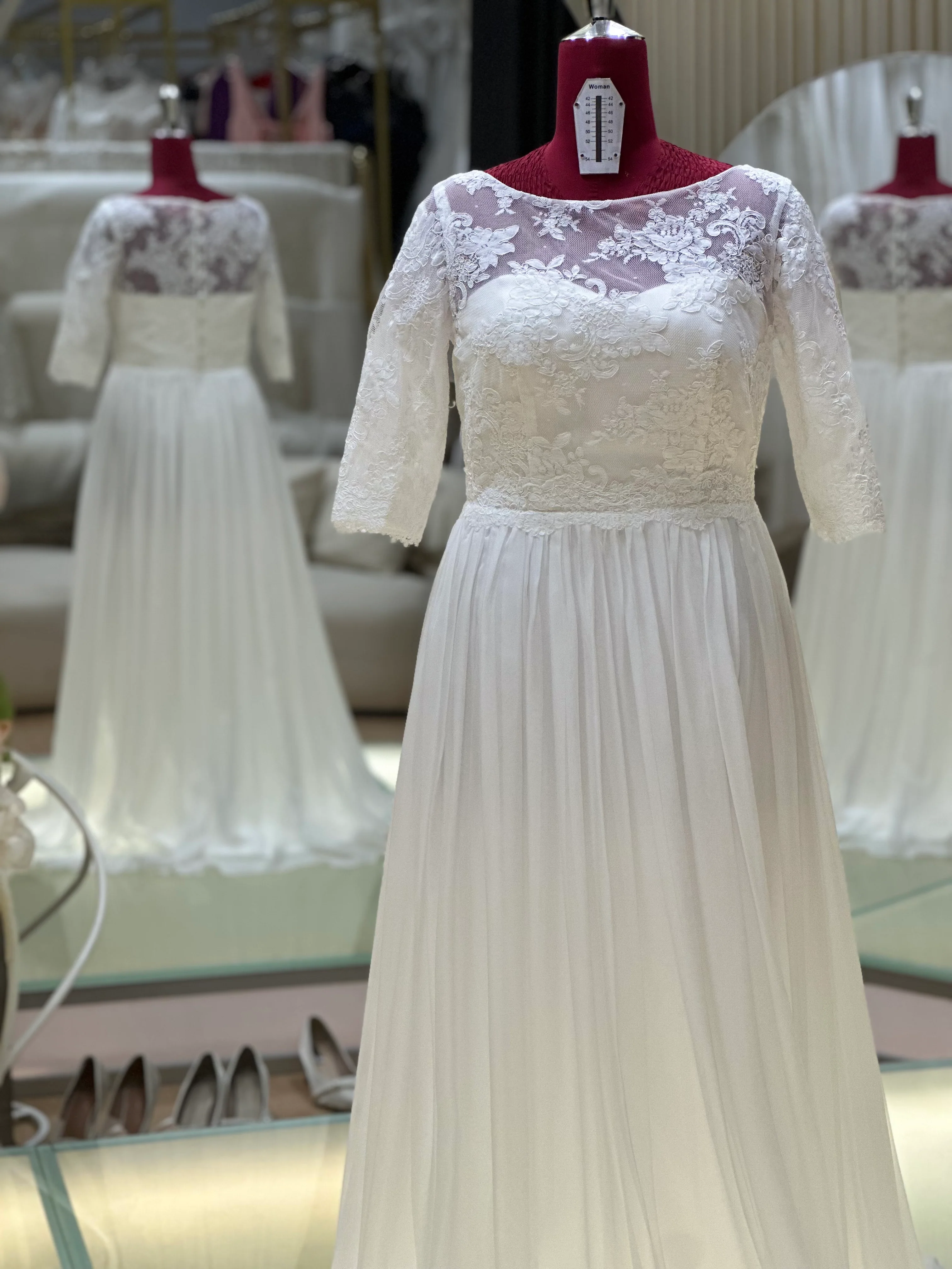 Elegant Half-Lace Wedding Gown Size XXL | Ready-to-Wear - Image 4
