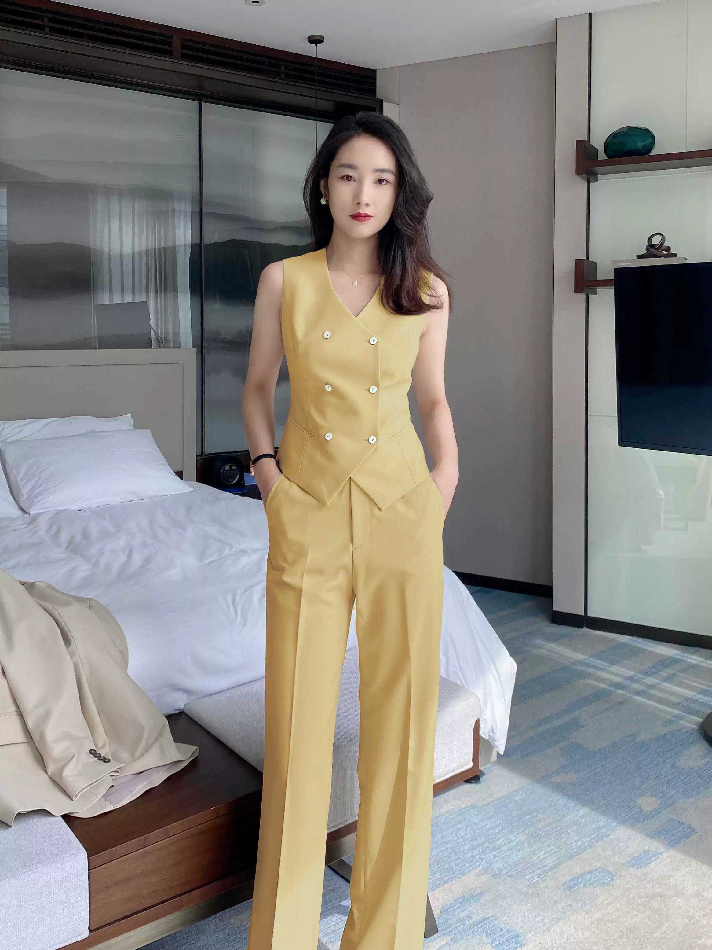 Bright Yellow 3‑Piece Classic Suit Set – Jacket, Vest & Trousers - Image 3
