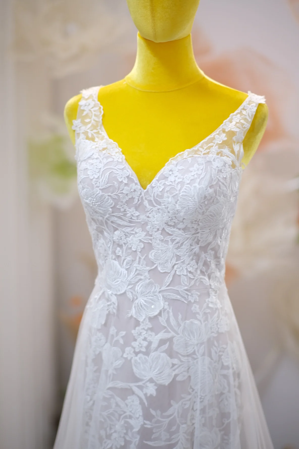 Lux Full Fabric Lace Wedding Gown Size S | Ready-to-Wear - Image 4