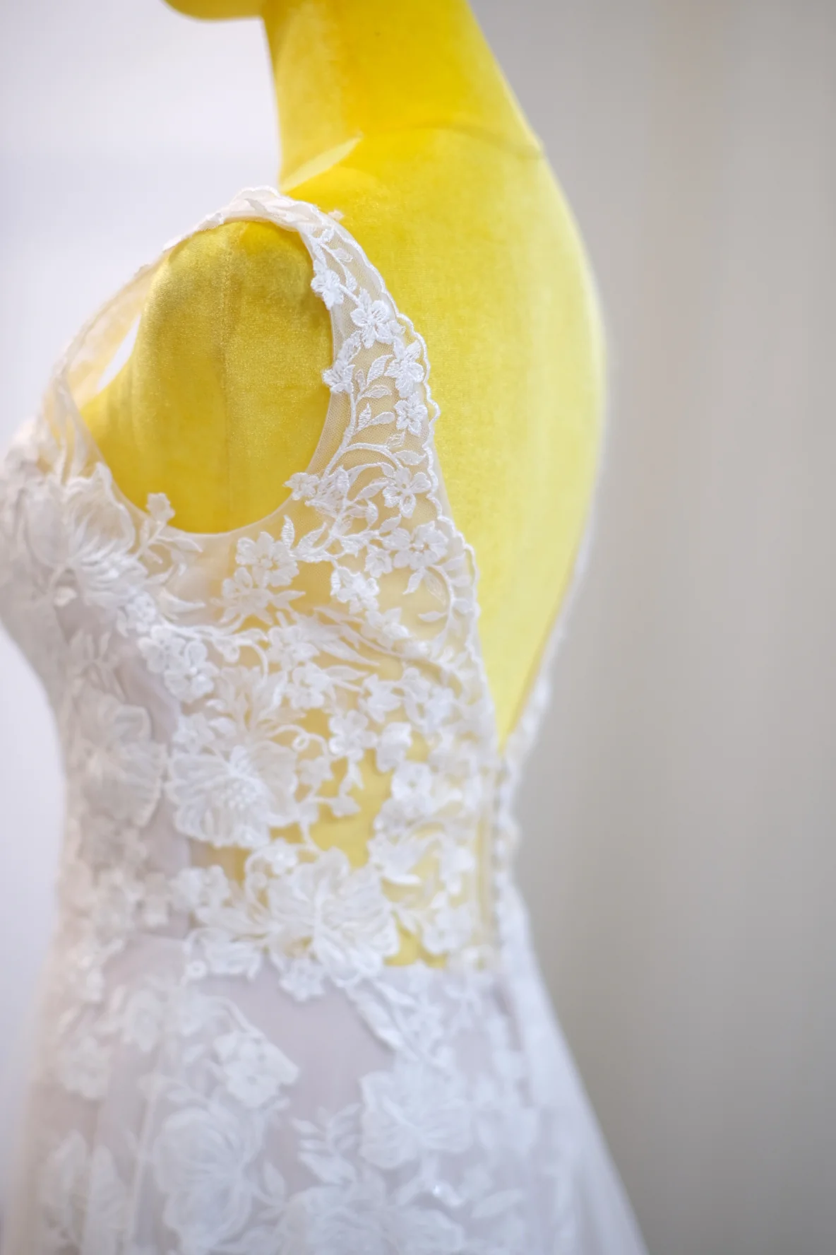 Lux Full Fabric Lace Wedding Gown Size S | Ready-to-Wear - Image 5