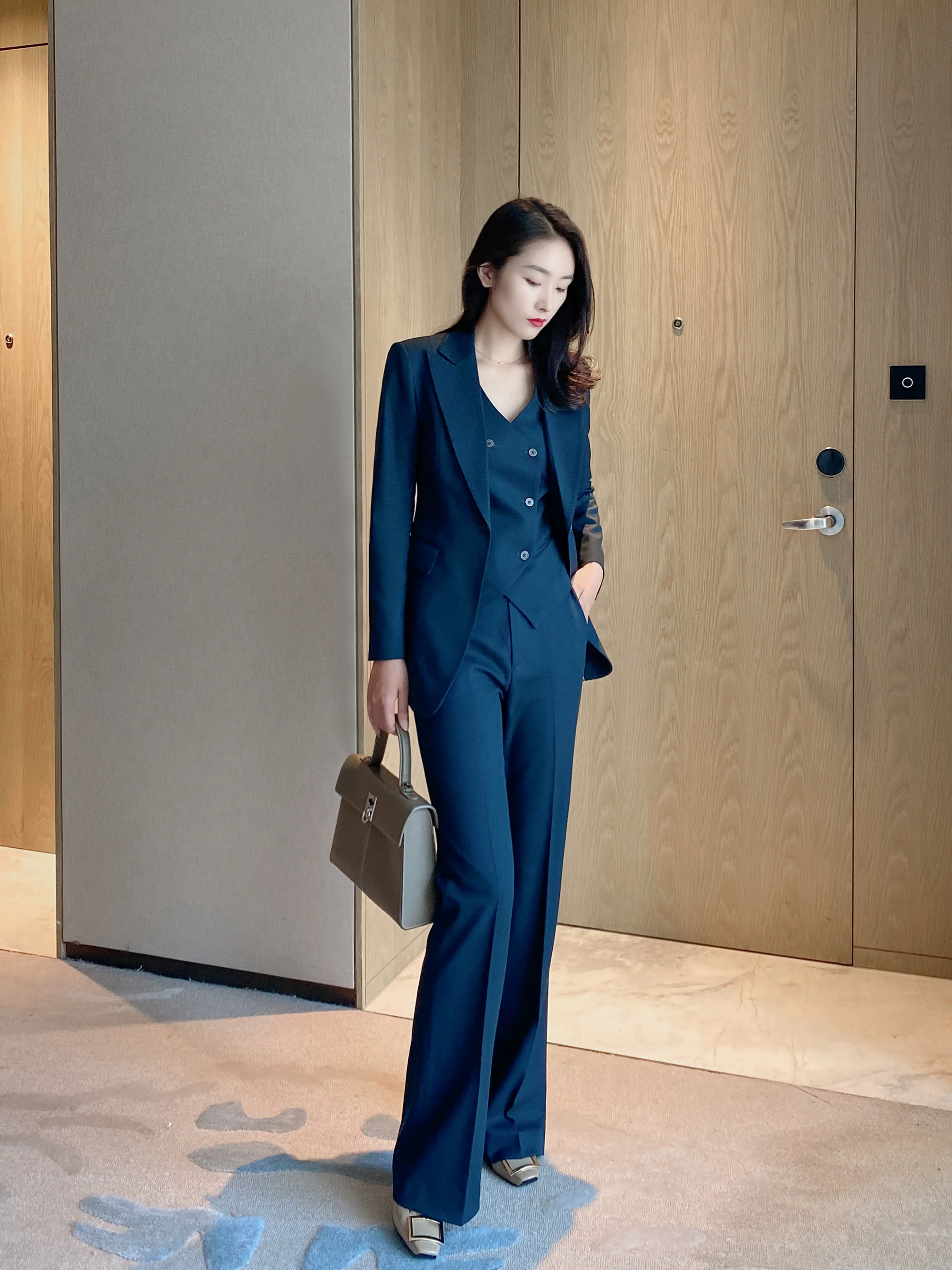 Cyan Blue Classic Women's Suit Set with Vest - Image 3