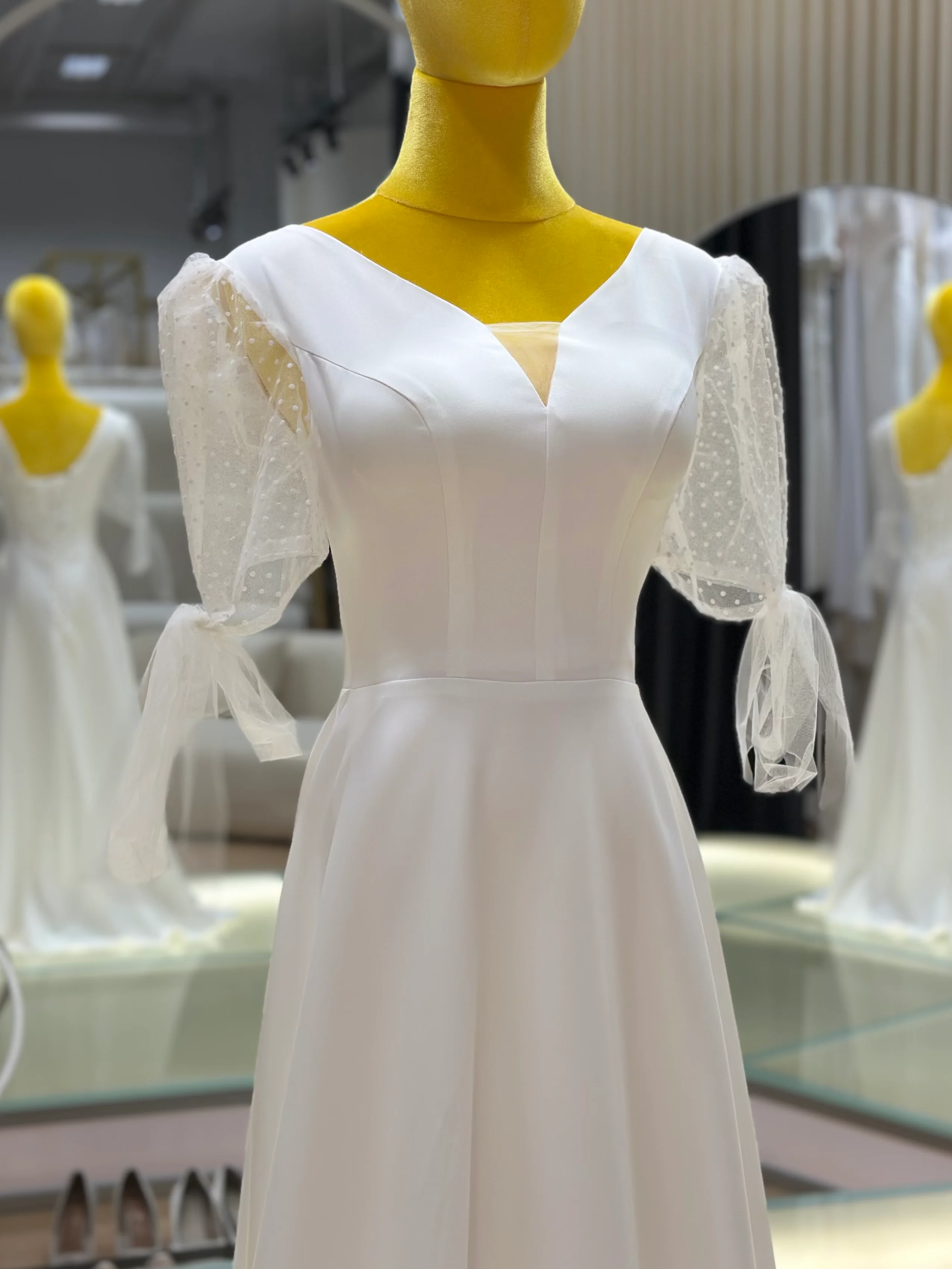 Forest Style Slim French Simple Wedding Gown | Ready-to-Wear - Image 3