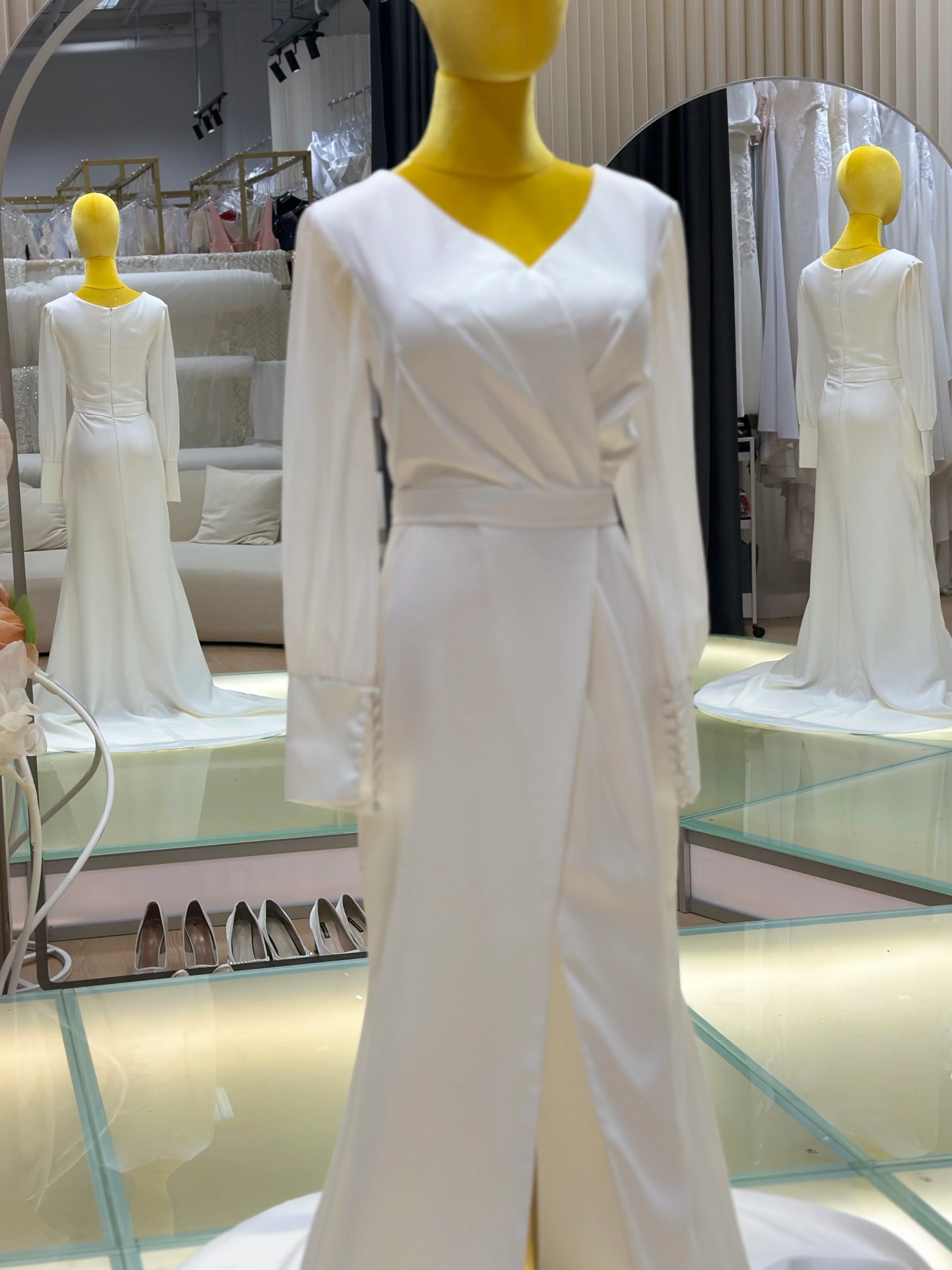 European V-Neck Long Sleeve Backless Slim Wedding Gown | Ready-to-Wear - Image 5