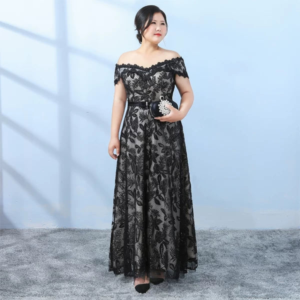 Elegant Black Lace Evening Dress - Image 2