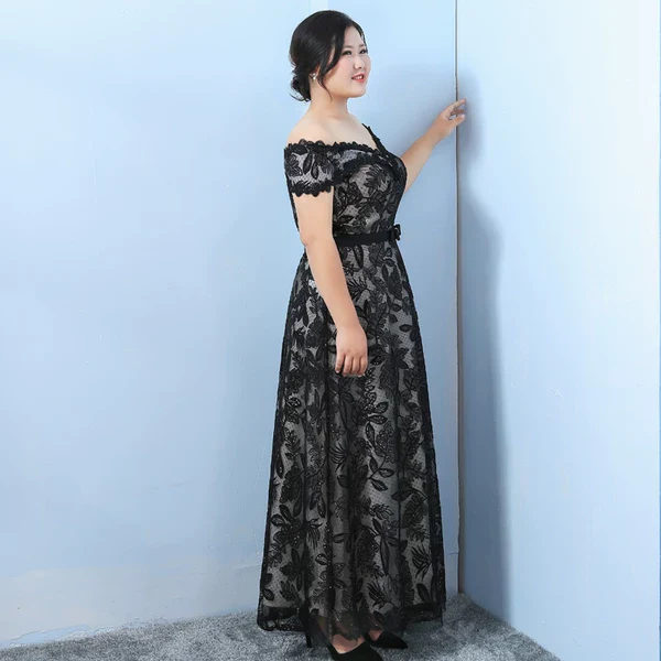 Elegant Black Lace Evening Dress - Image 3