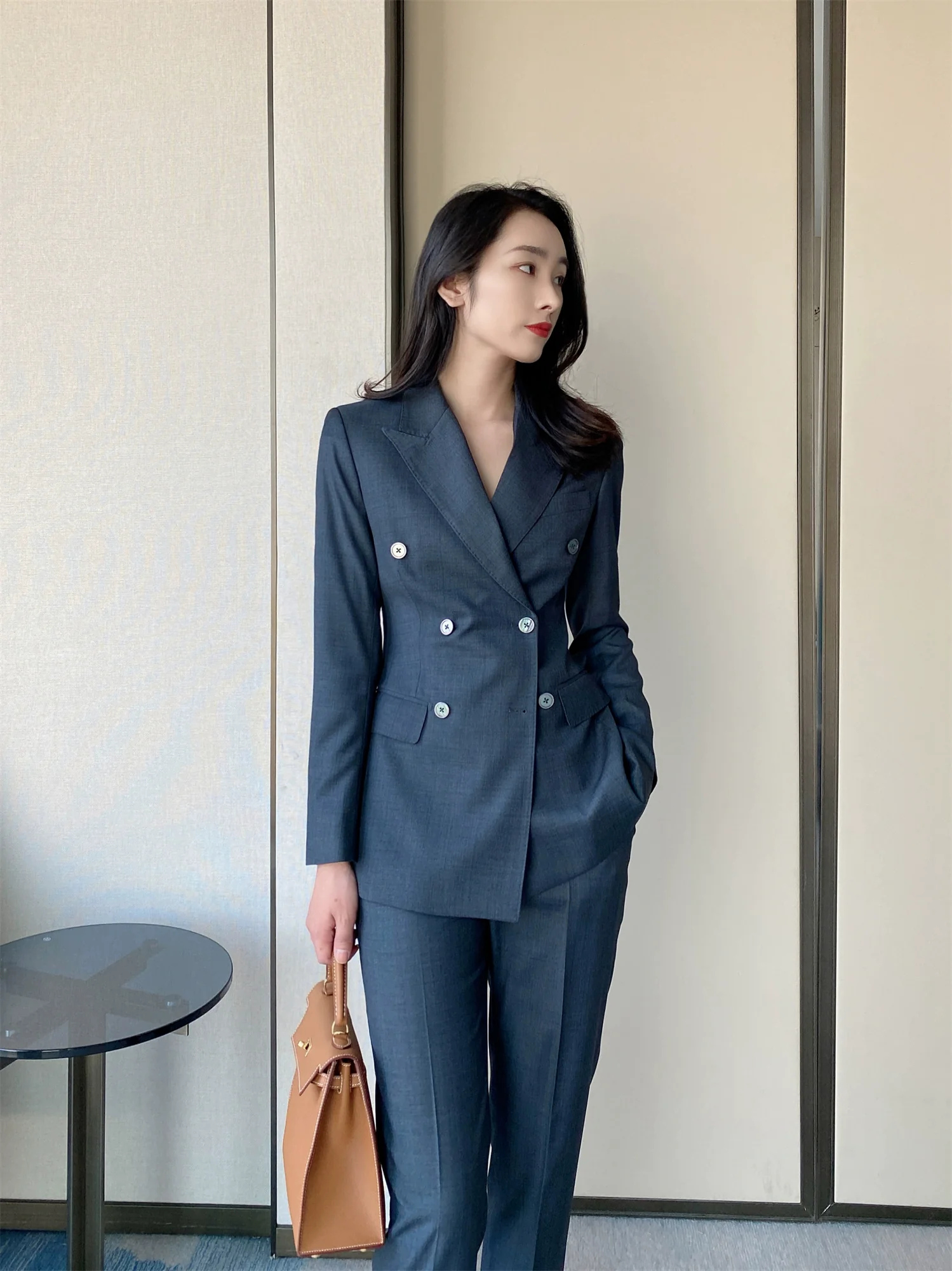 Elegant Dark Gray Wool Suit Set for Autumn Professionals - Image 2