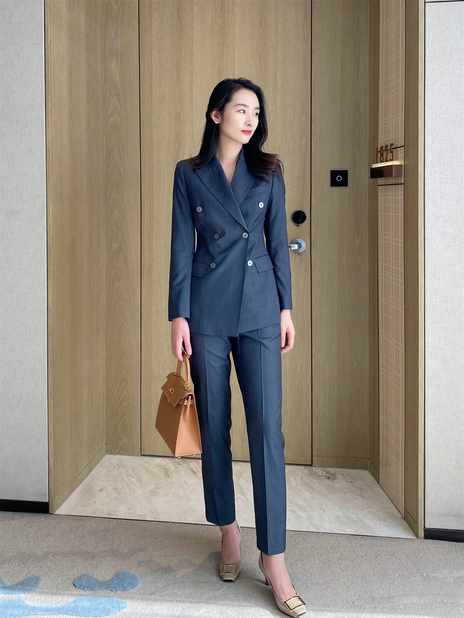 Elegant Dark Gray Wool Suit Set for Autumn Professionals - Image 5