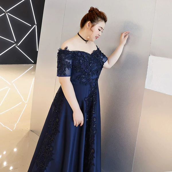 Elegant Evening Dress - Image 2