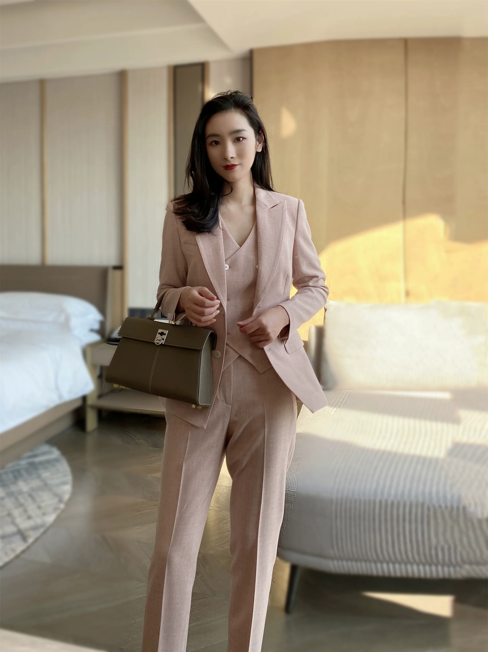 Elegant Flower Gauze Pink 3‑Piece Slim Fit Suit - Image 4