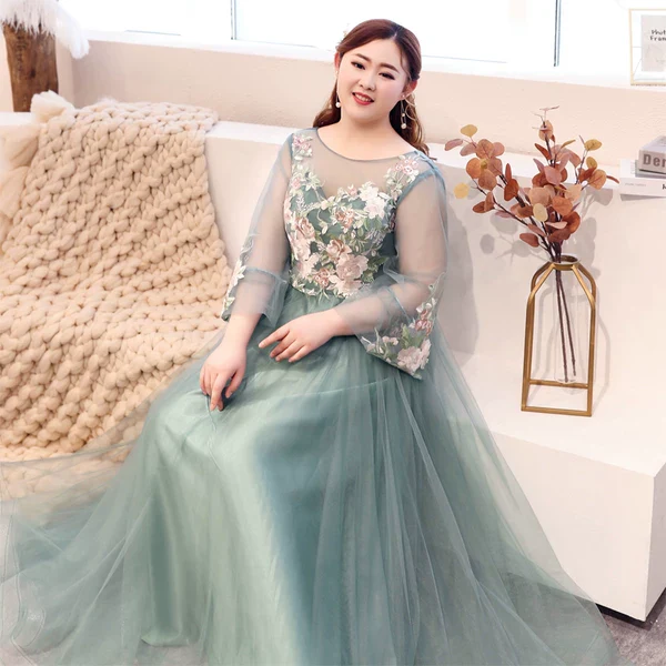Elegant Green Evening Dress - Image 2