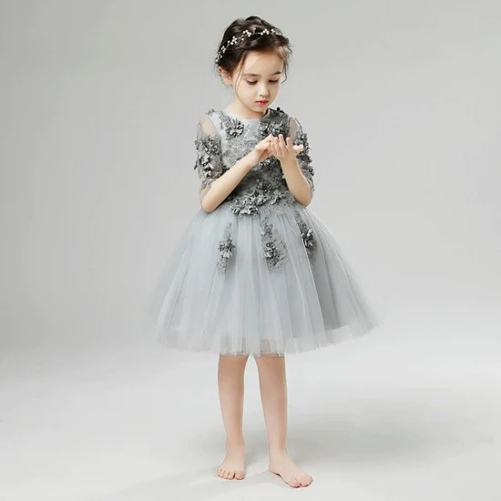Elegant Long Sleeve Princess Wedding Dress for Piano Performance - Image 8