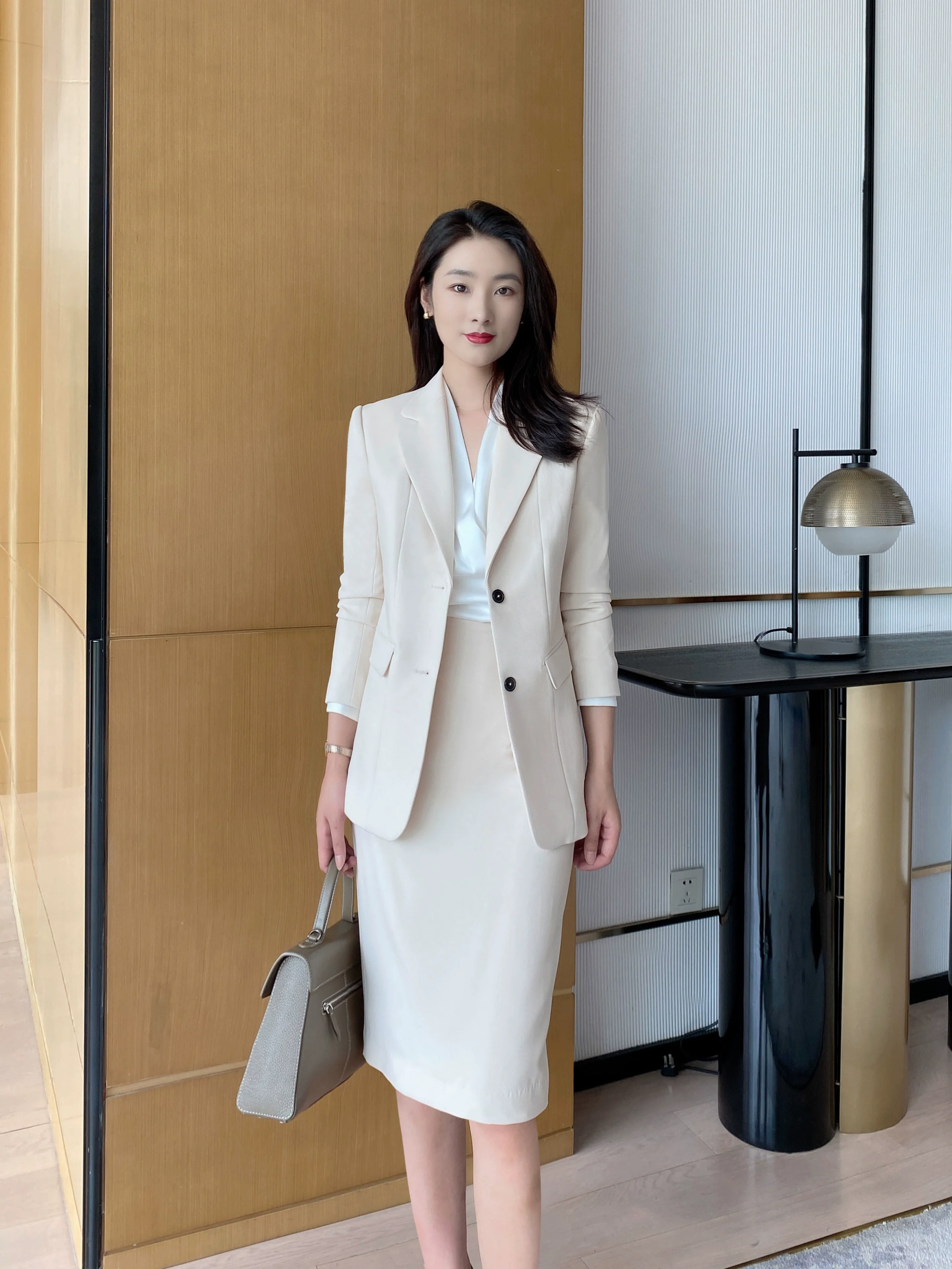 Elegant Off-White Women's Suit Jacket with A-Line Skirt - Image 2