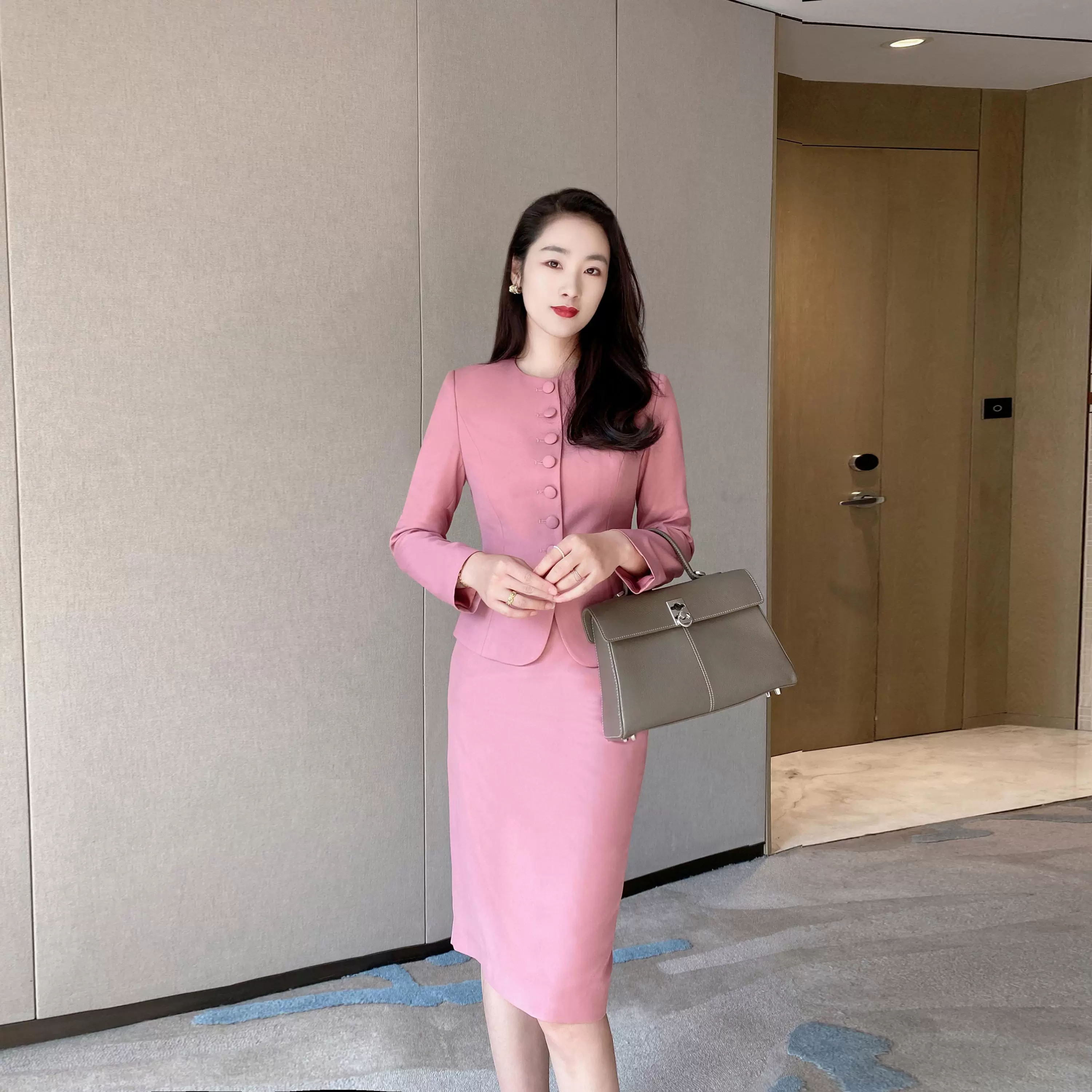 Elegant Rose Pink Suit Skirt Set: Chic Blazer & Slimming Hip Skirt - Image 4
