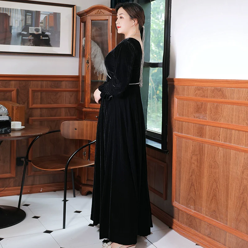 Elegant V-neck Evening Dress - Image 2
